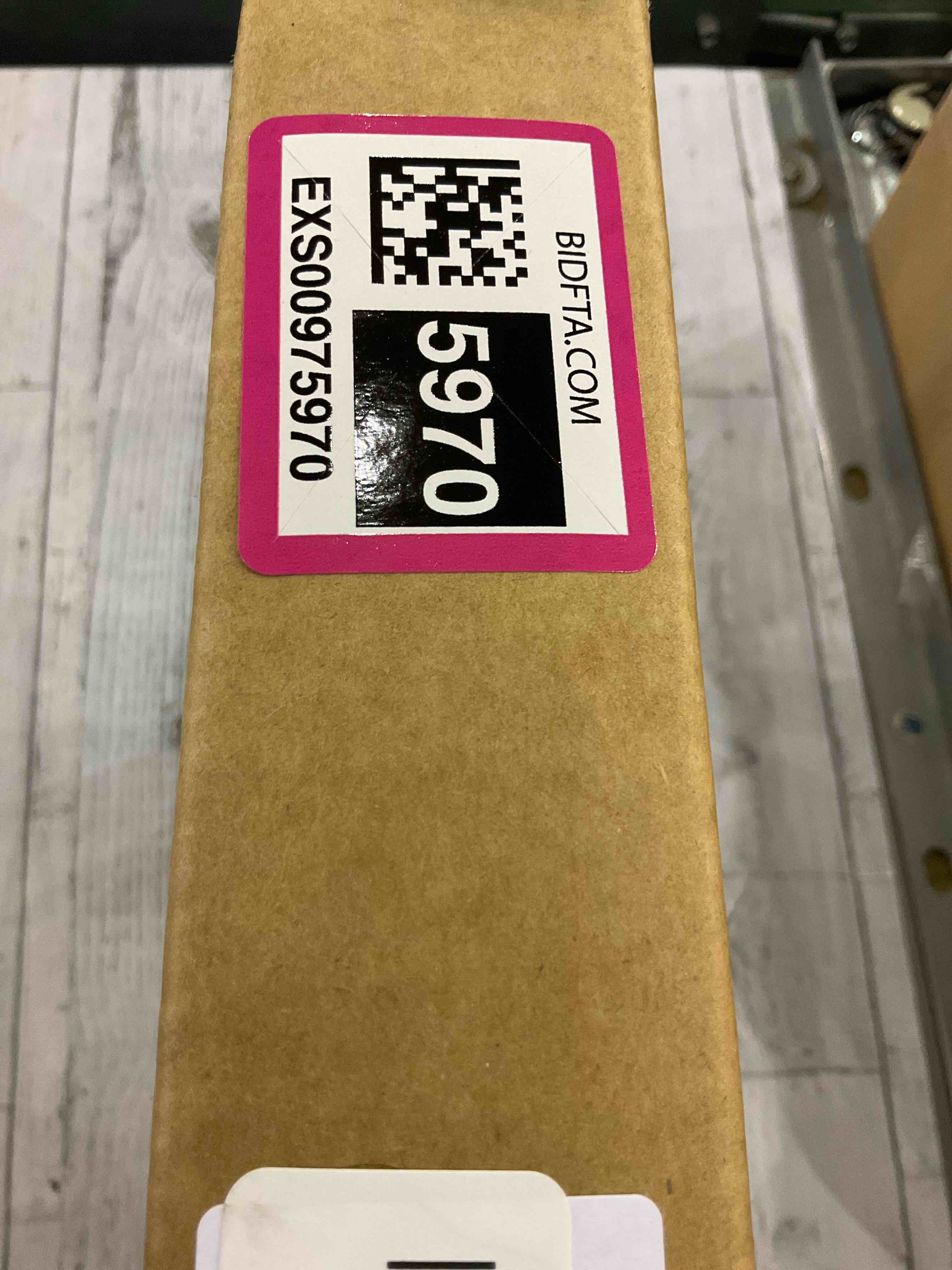 https://s3.amazonaws.com/lotting-images-prod/bidfta/EXS00975970_1706013182693.jpeg