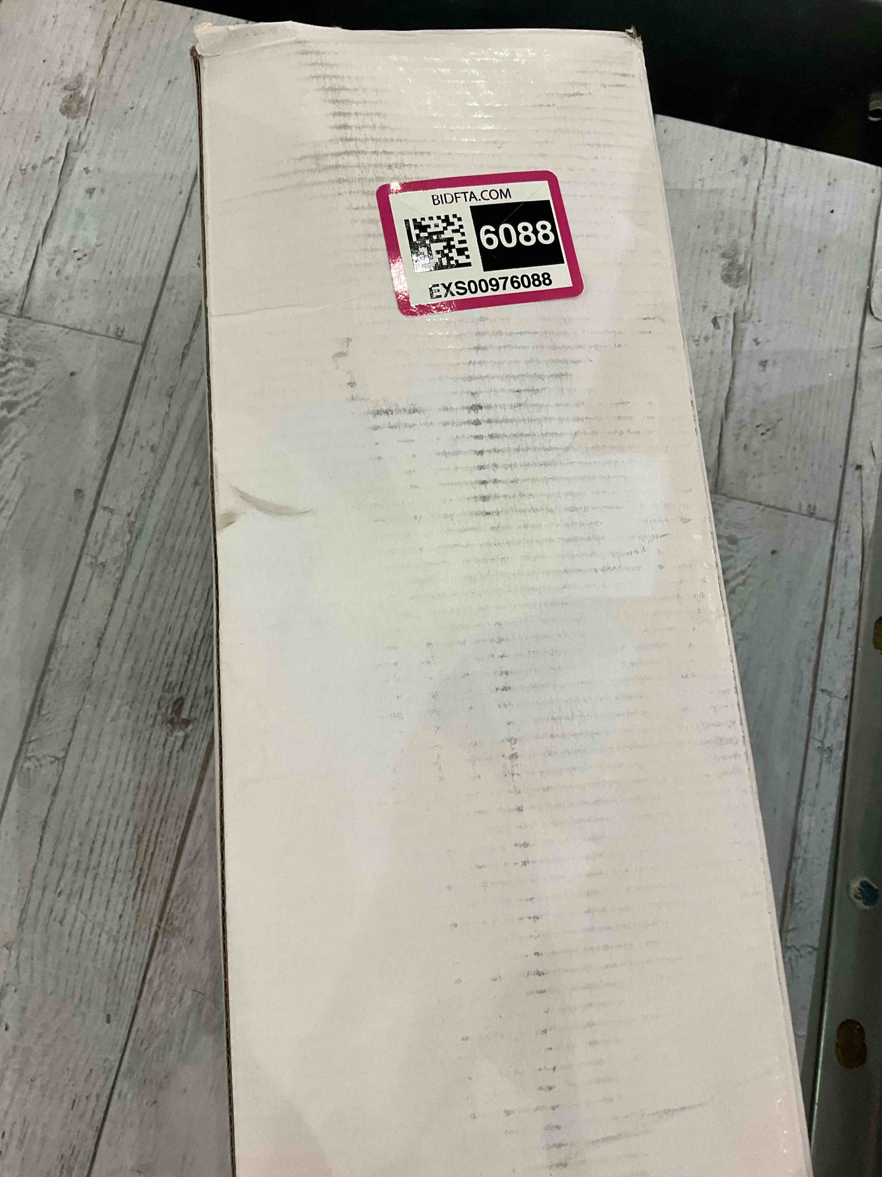 https://s3.amazonaws.com/lotting-images-prod/bidfta/EXS00976088_1706038736577.jpeg