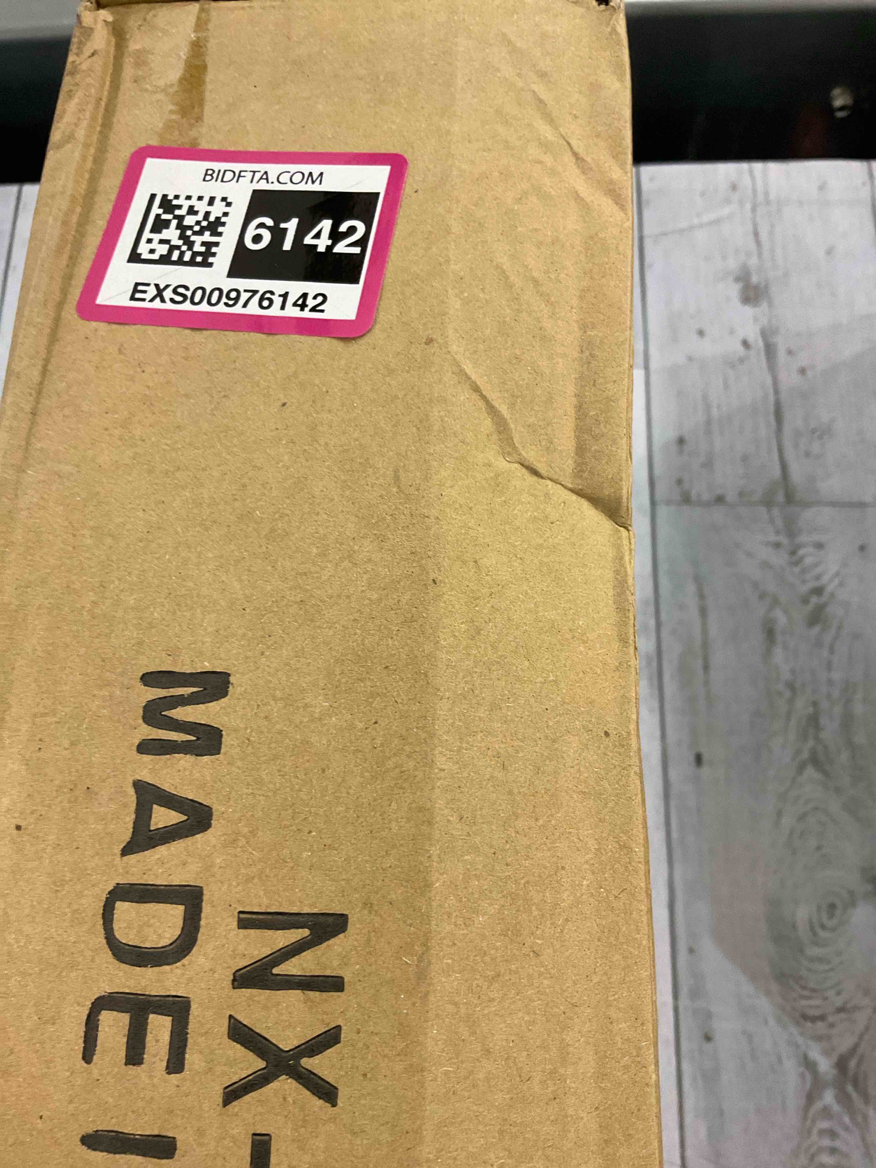 https://s3.amazonaws.com/lotting-images-prod/bidfta/EXS00976142_1706099961669.jpeg
