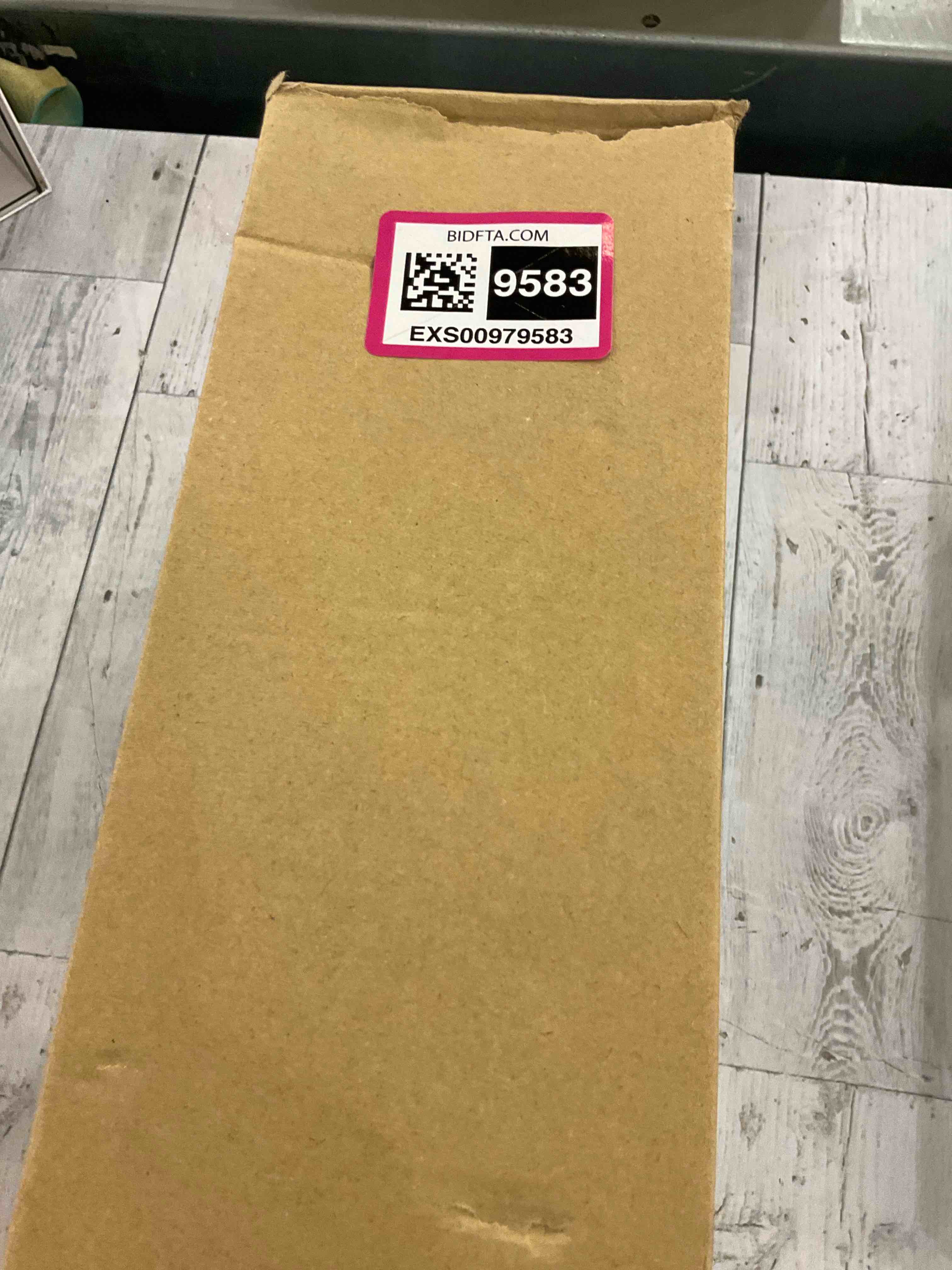 https://s3.amazonaws.com/lotting-images-prod/bidfta/EXS00979583_1707148507747.jpeg