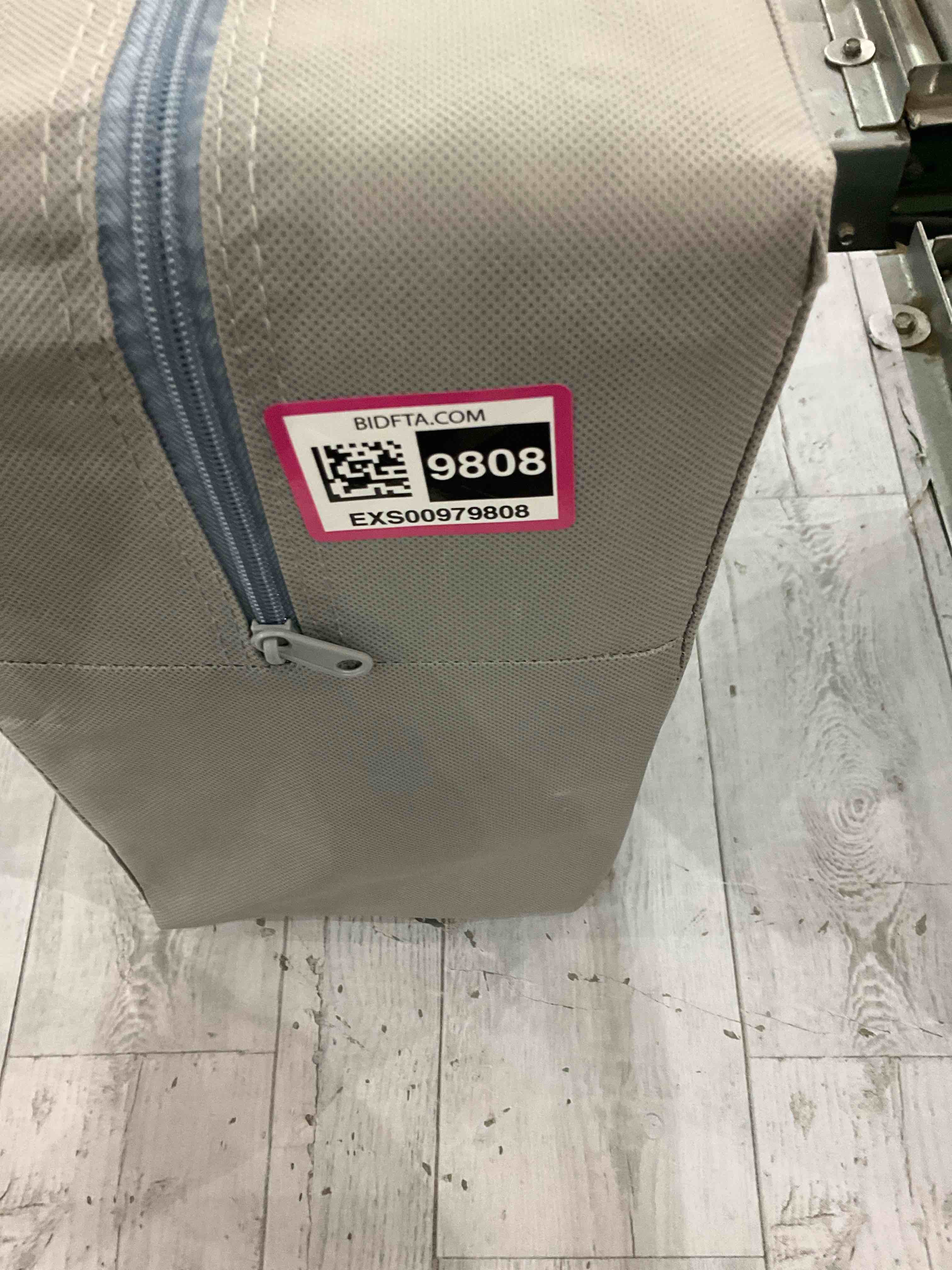 https://s3.amazonaws.com/lotting-images-prod/bidfta/EXS00979808_1707309909618.jpeg