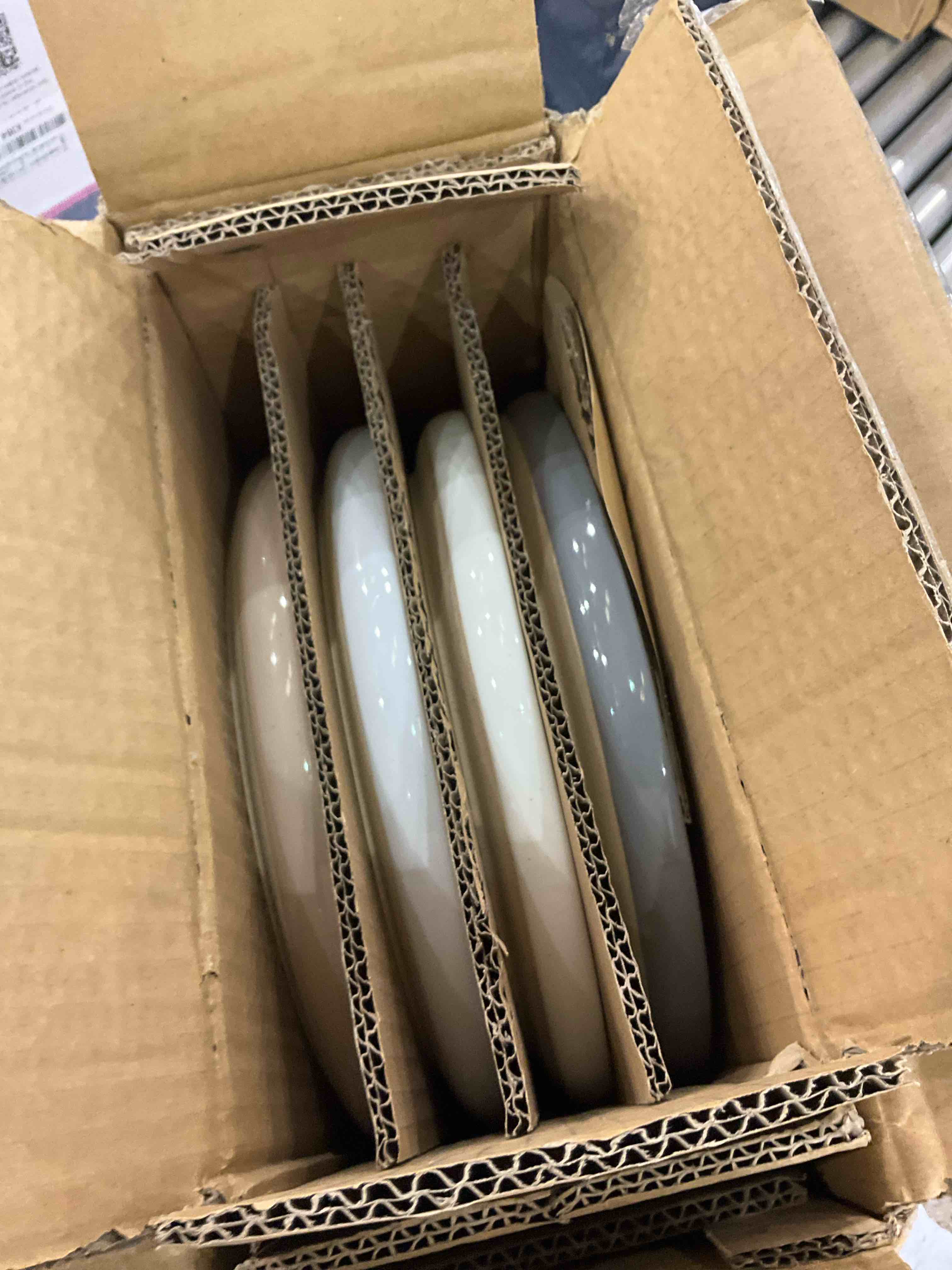 https://s3.amazonaws.com/lotting-images-prod/bidfta/EXS00980341_1704902421996.jpeg
