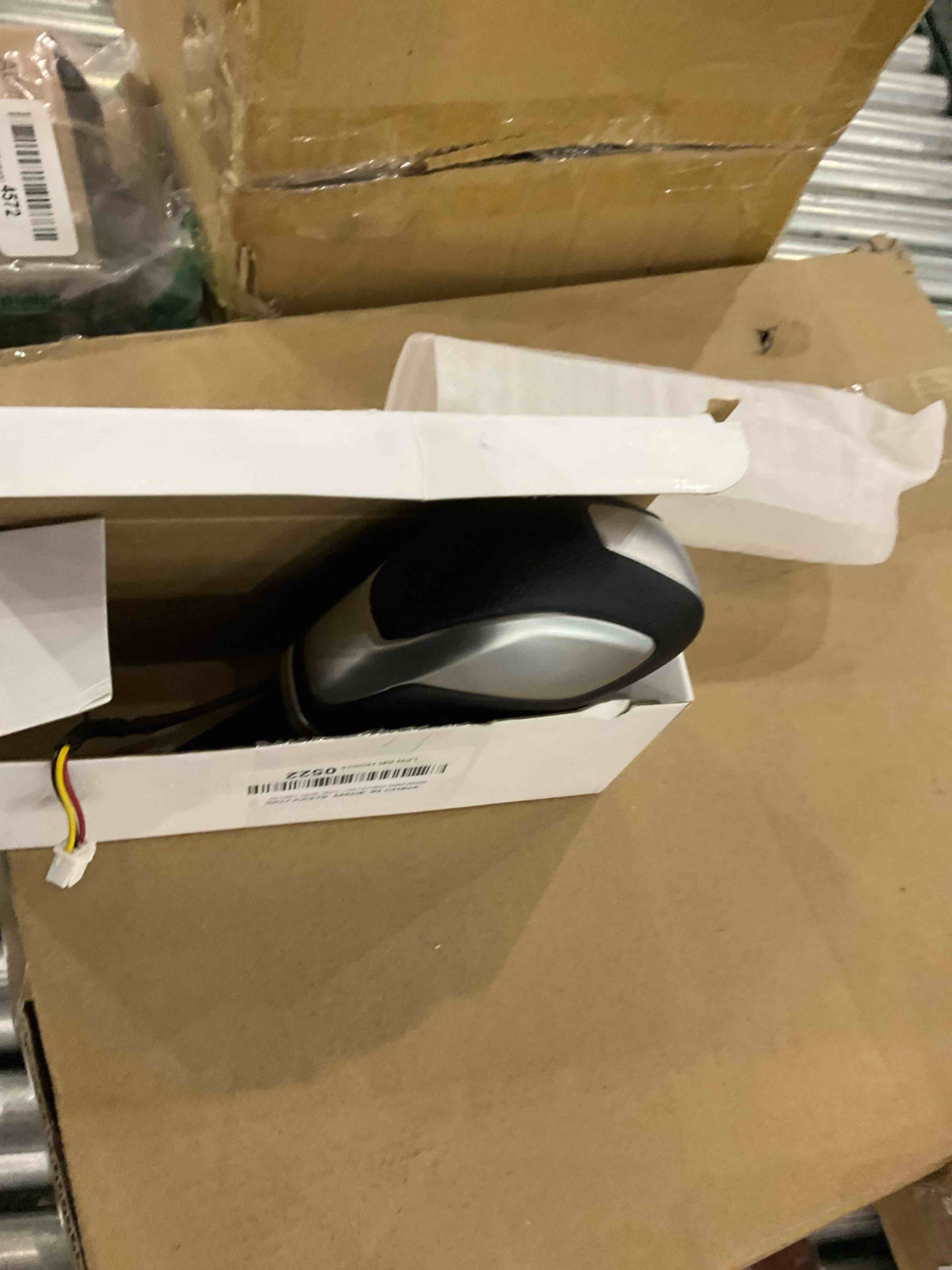 https://s3.amazonaws.com/lotting-images-prod/bidfta/EXS00980364_1704904930444.jpeg