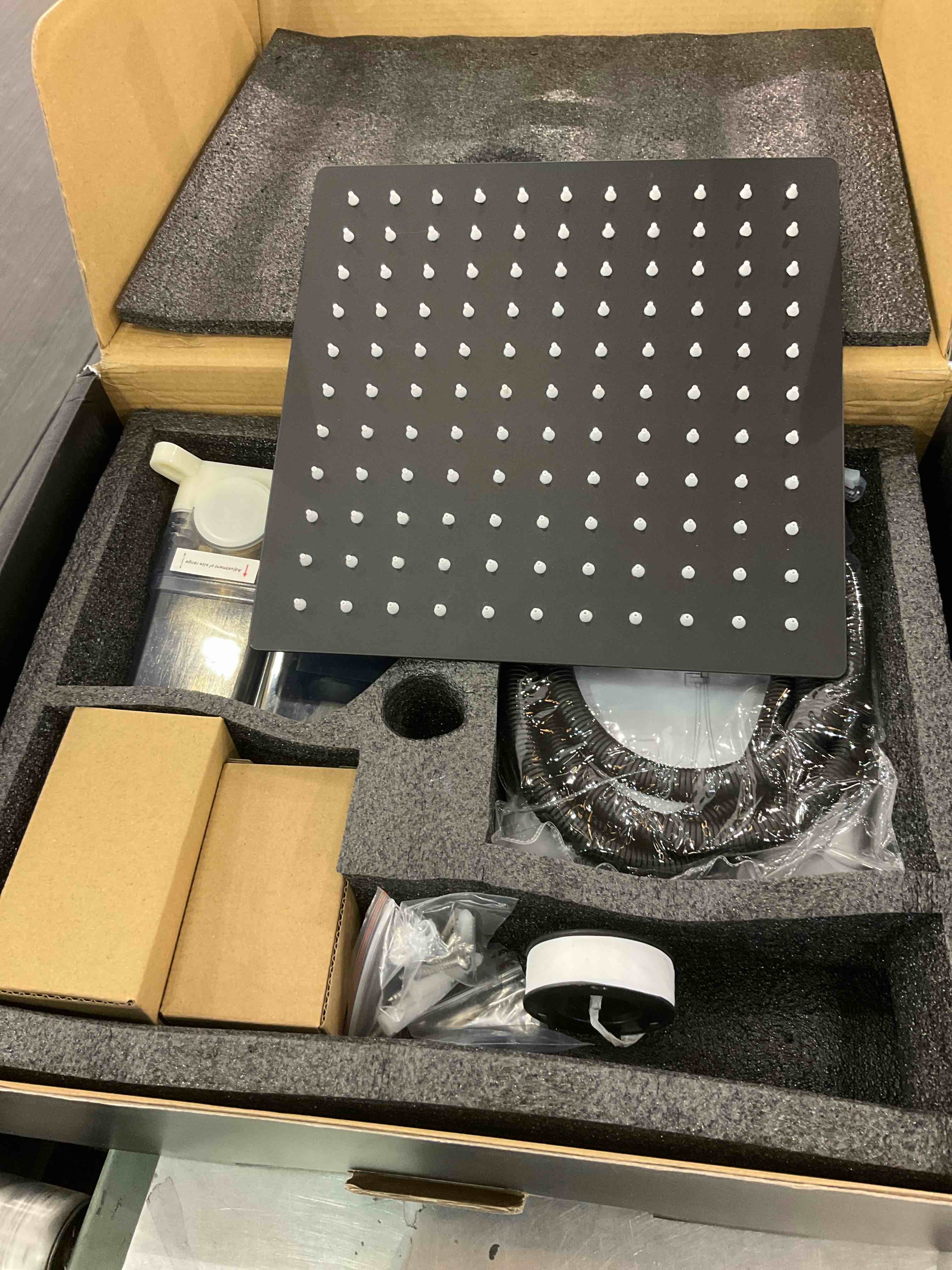 https://s3.amazonaws.com/lotting-images-prod/bidfta/EXS00980858_1703775760839.jpeg