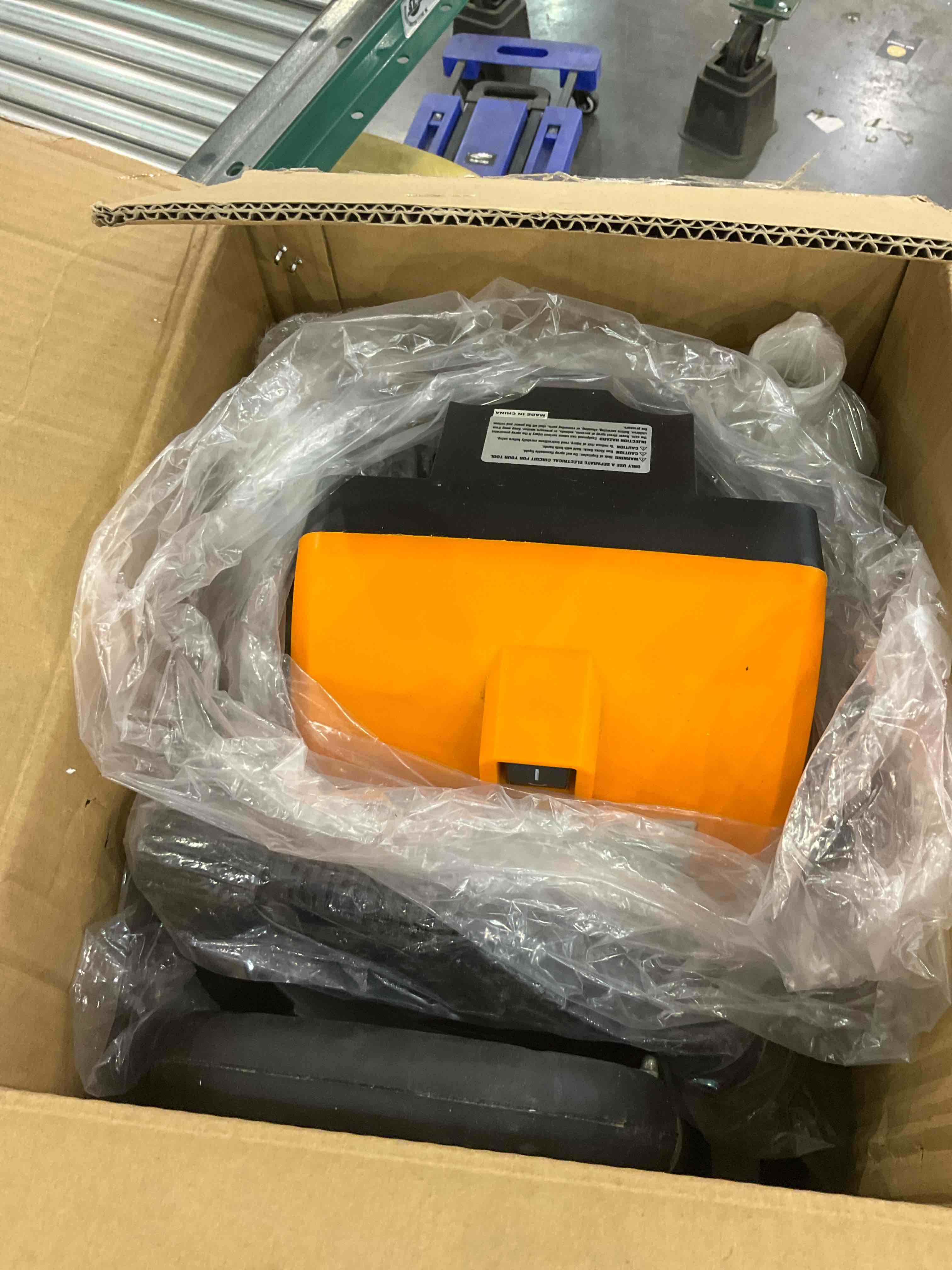 https://s3.amazonaws.com/lotting-images-prod/bidfta/EXS00980966_1704200309409.jpeg