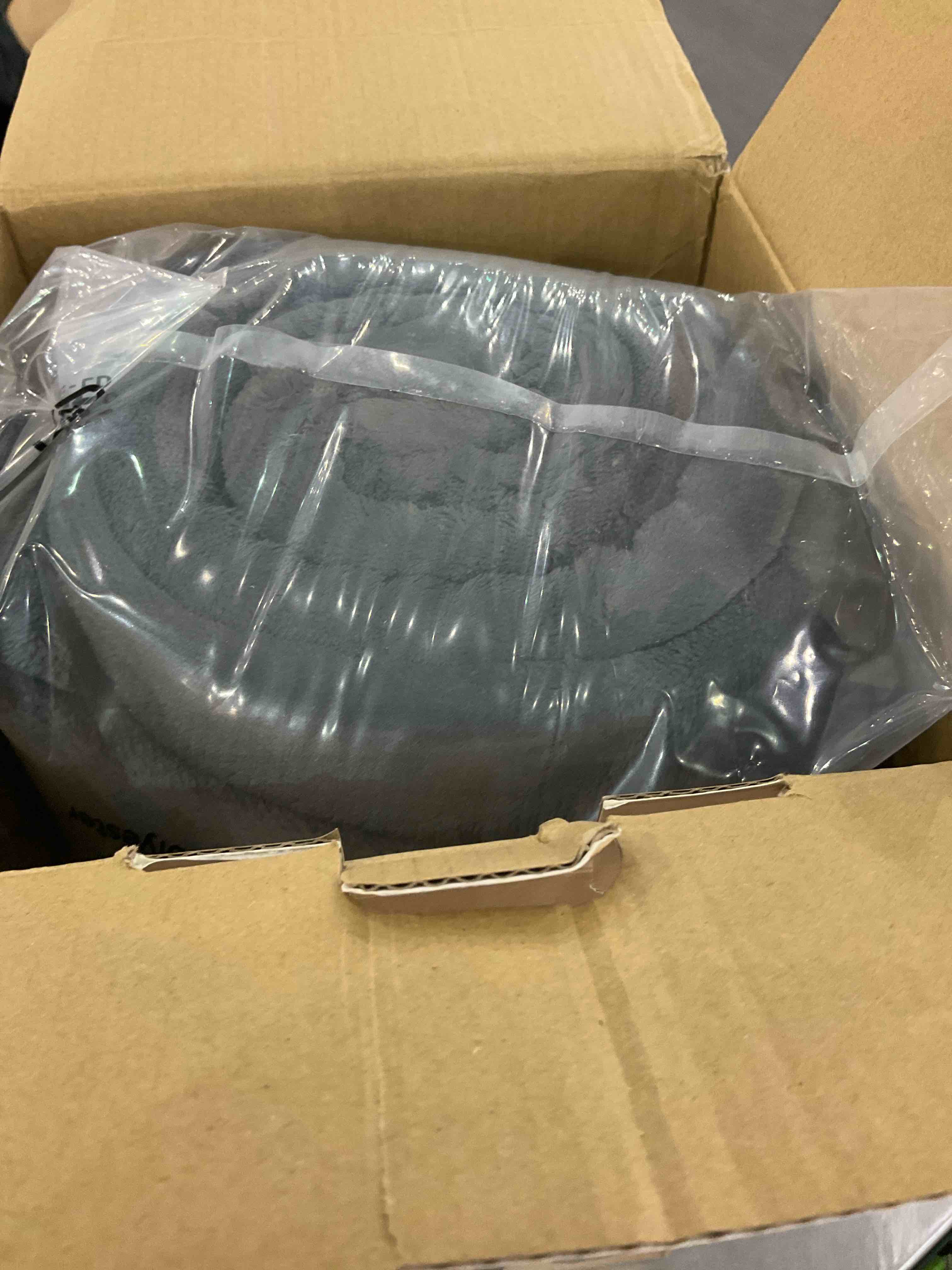 https://s3.amazonaws.com/lotting-images-prod/bidfta/EXS00981524_1704200819729.jpeg