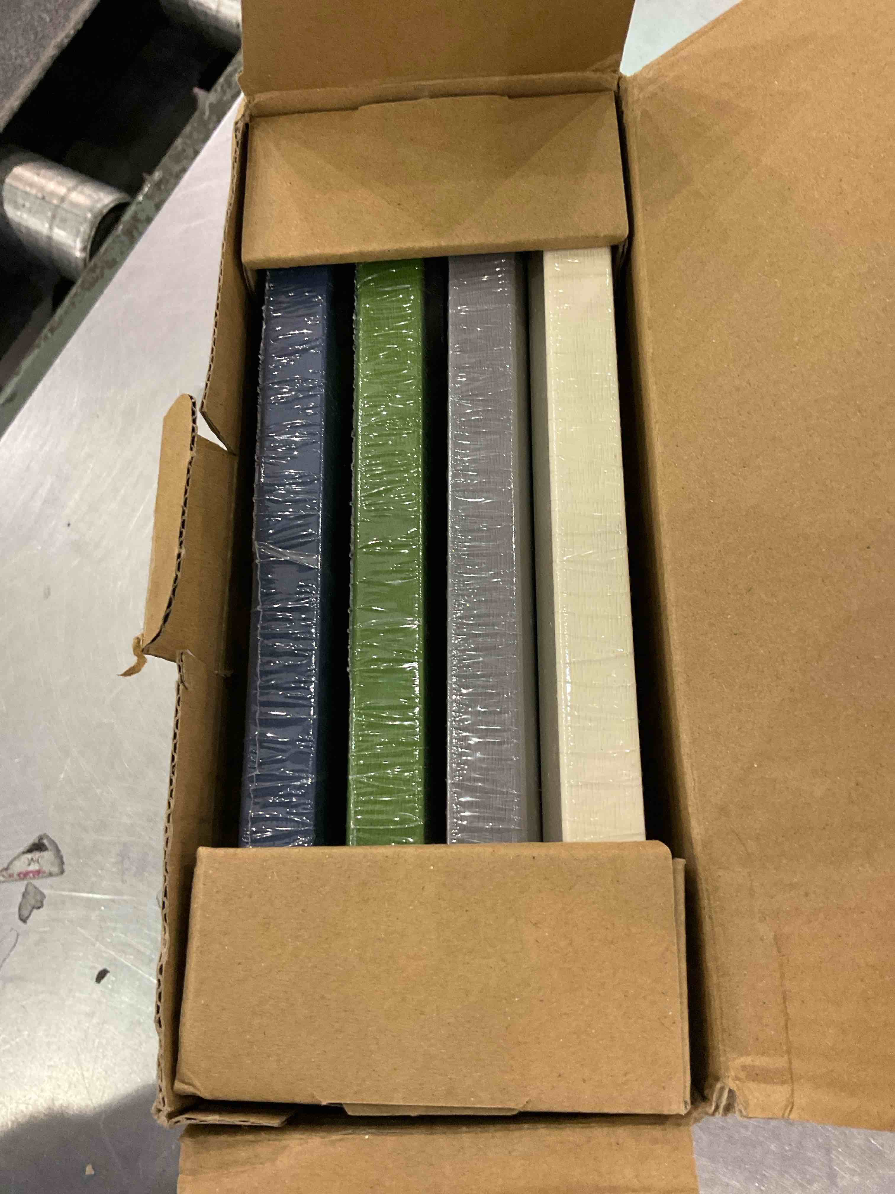 https://s3.amazonaws.com/lotting-images-prod/bidfta/EXS00982577_1704812772326.jpeg