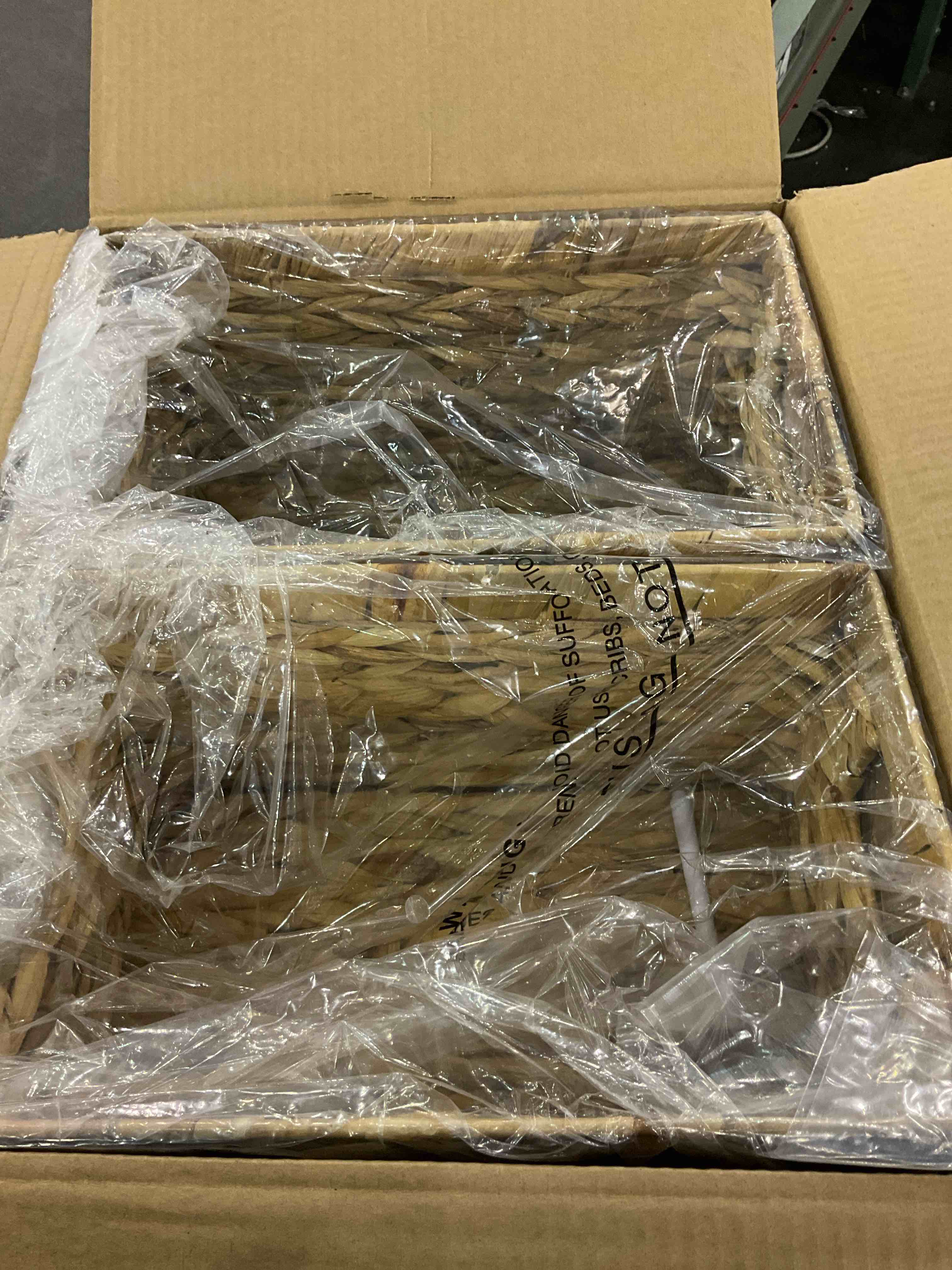 https://s3.amazonaws.com/lotting-images-prod/bidfta/EXS00982598_1704815411996.jpeg
