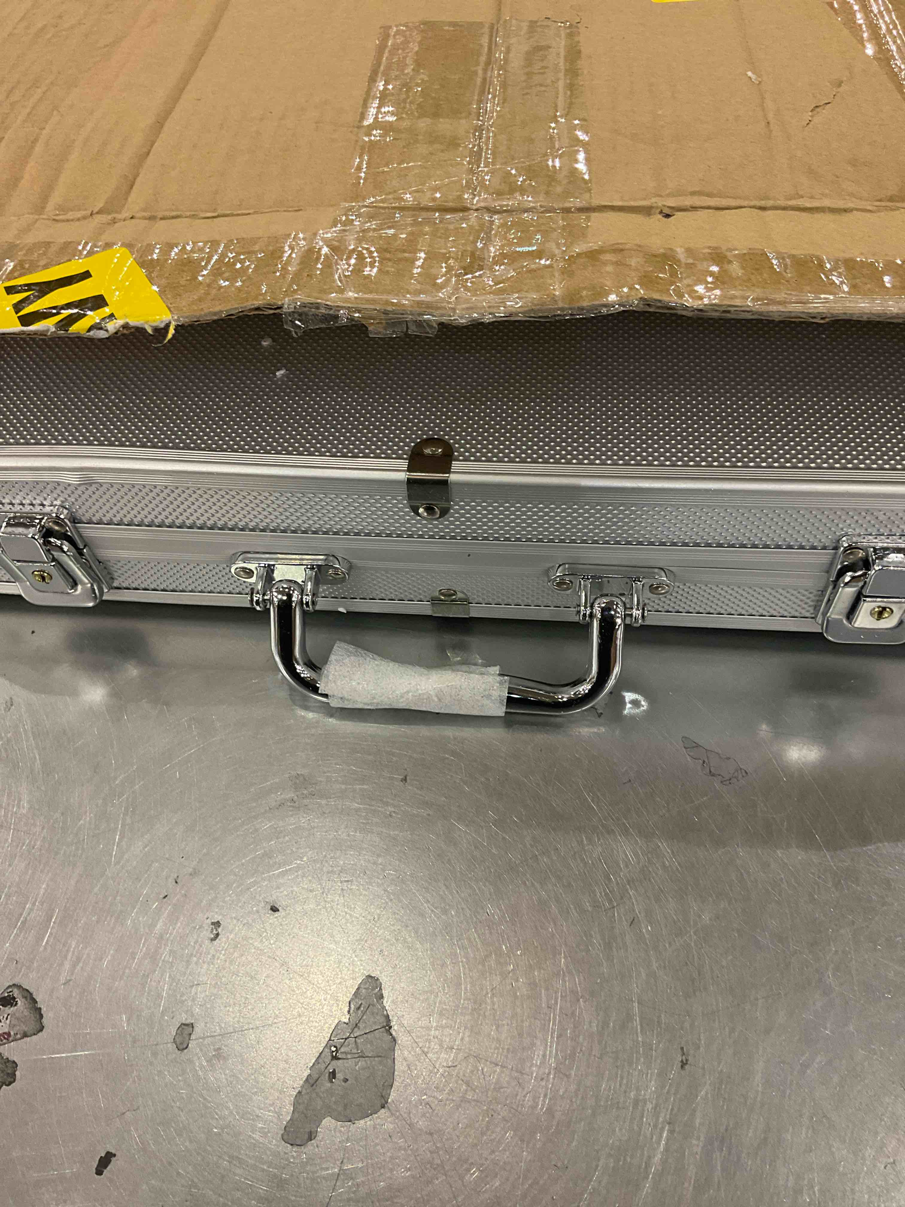 https://s3.amazonaws.com/lotting-images-prod/bidfta/EXS00982776_1704901162114.jpeg