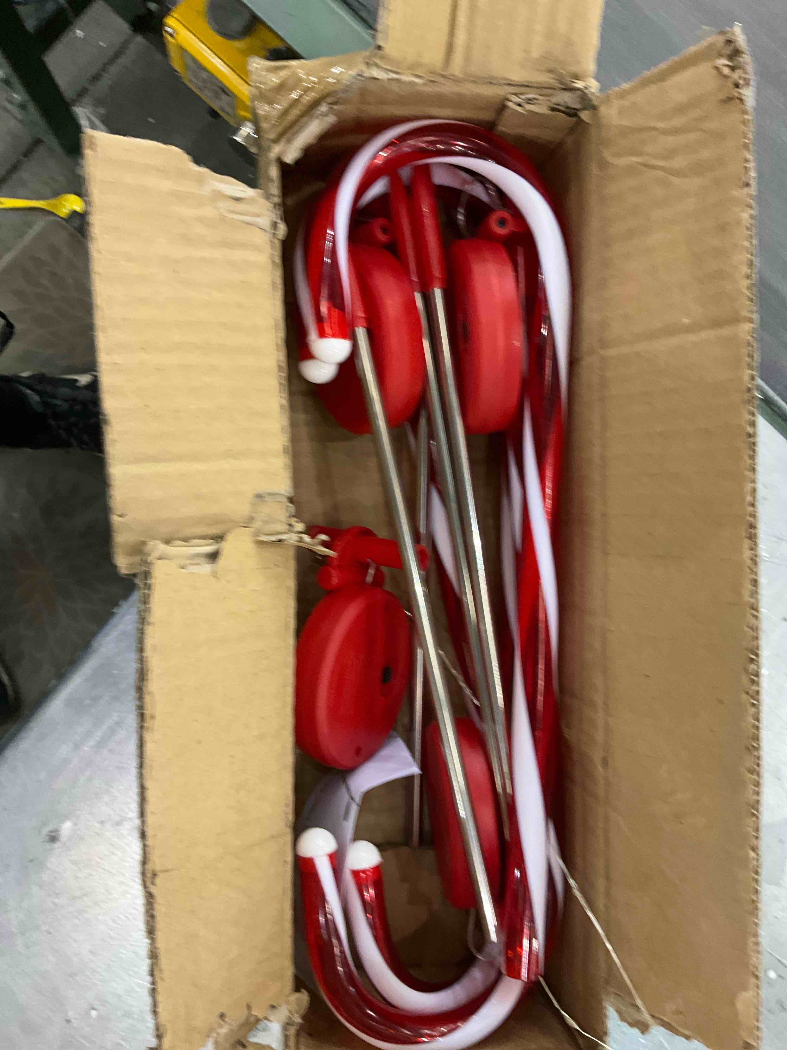https://s3.amazonaws.com/lotting-images-prod/bidfta/EXS00983575_1704224083077.jpeg