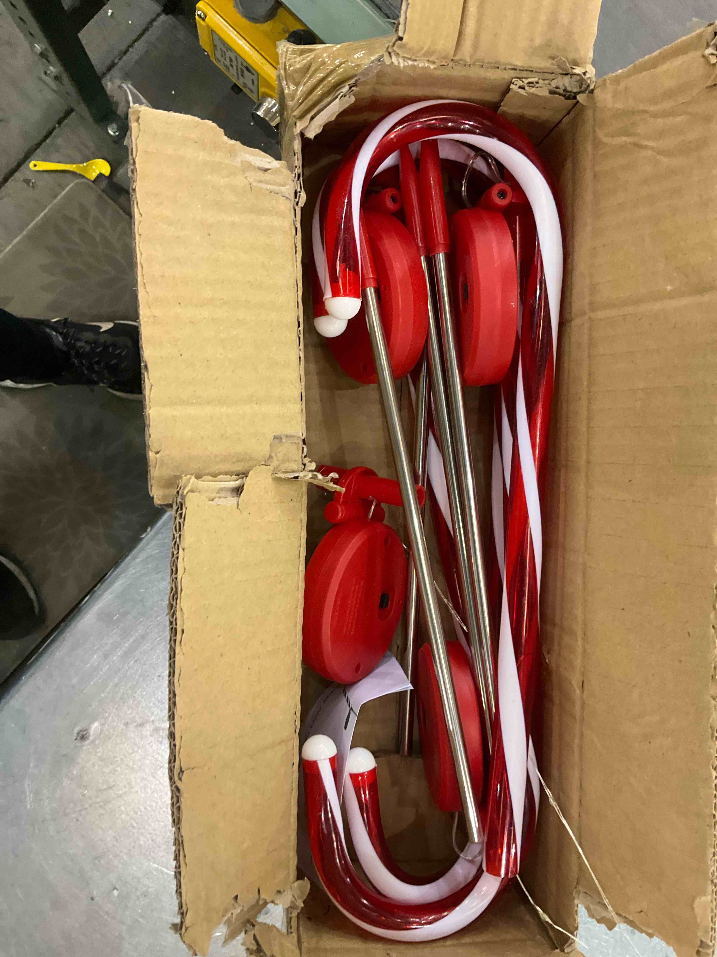 https://s3.amazonaws.com/lotting-images-prod/bidfta/EXS00983575_1704224085565.jpeg