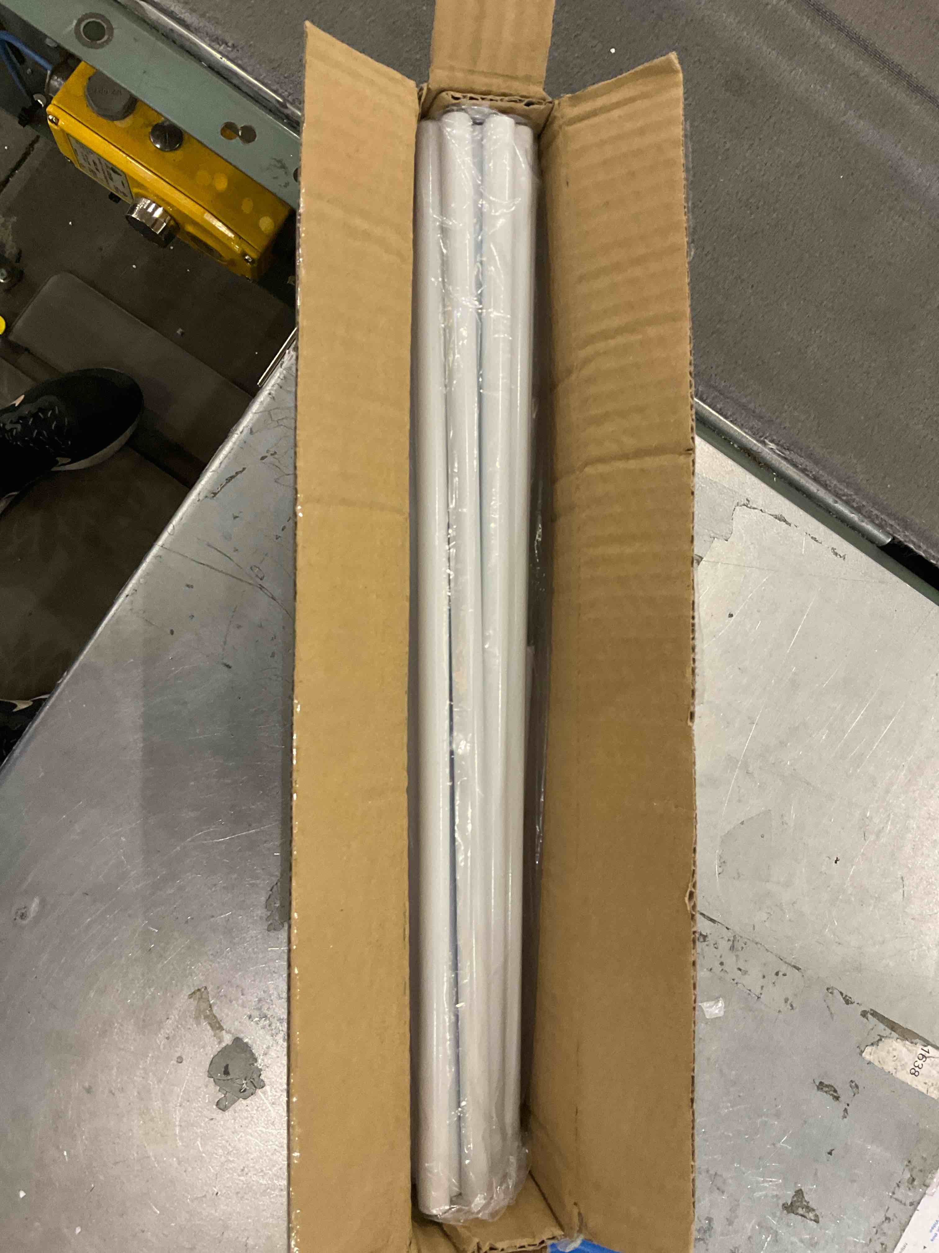 https://s3.amazonaws.com/lotting-images-prod/bidfta/EXS00983661_1704225173107.jpeg