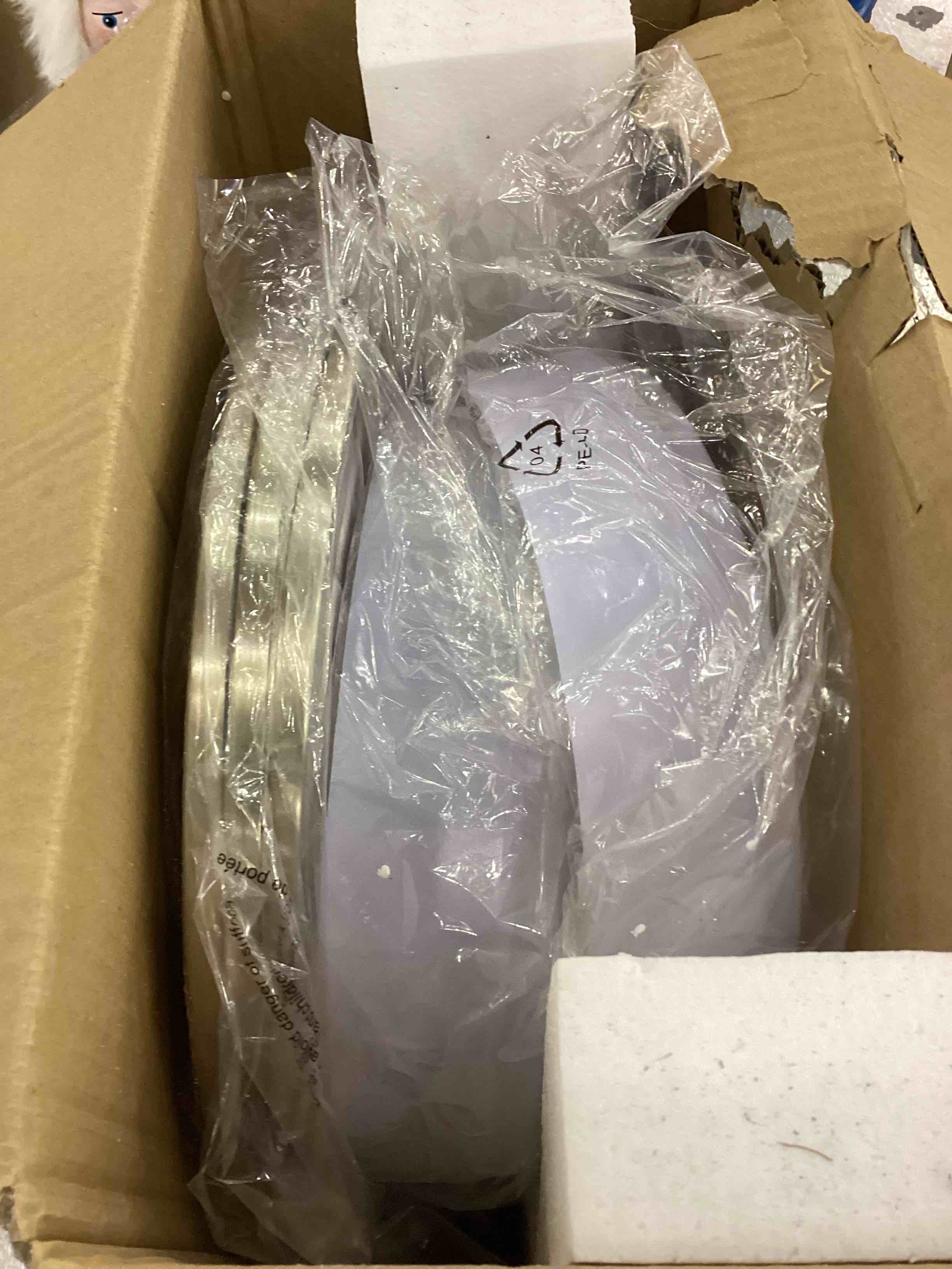 https://s3.amazonaws.com/lotting-images-prod/bidfta/EXS00983670_1704225402136.jpeg