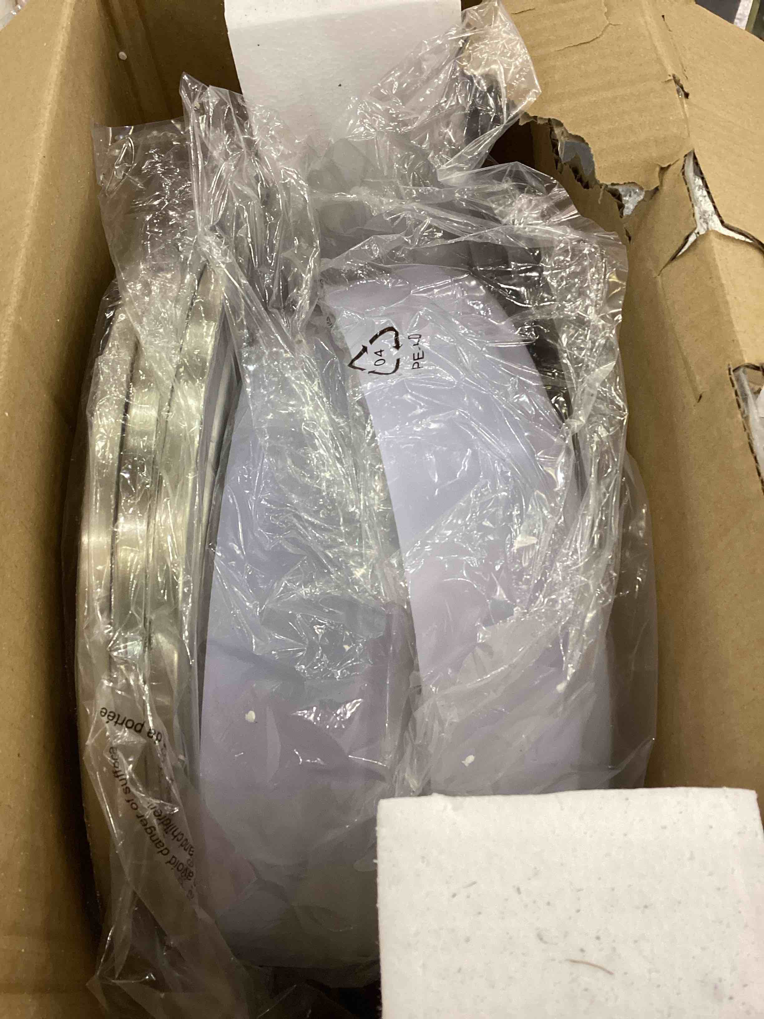 https://s3.amazonaws.com/lotting-images-prod/bidfta/EXS00983670_1704225404375.jpeg