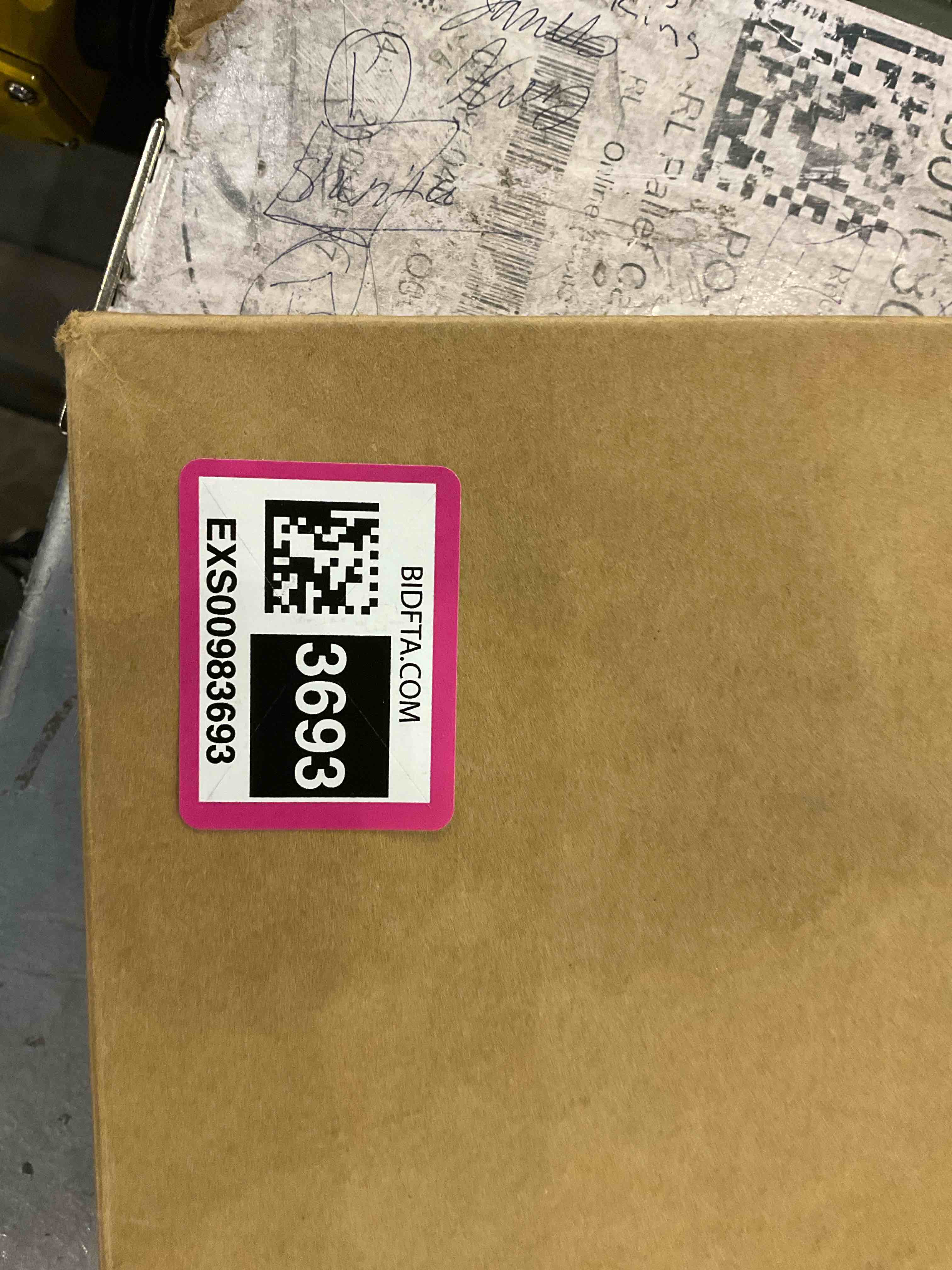 https://s3.amazonaws.com/lotting-images-prod/bidfta/EXS00983693_1704286057931.jpeg