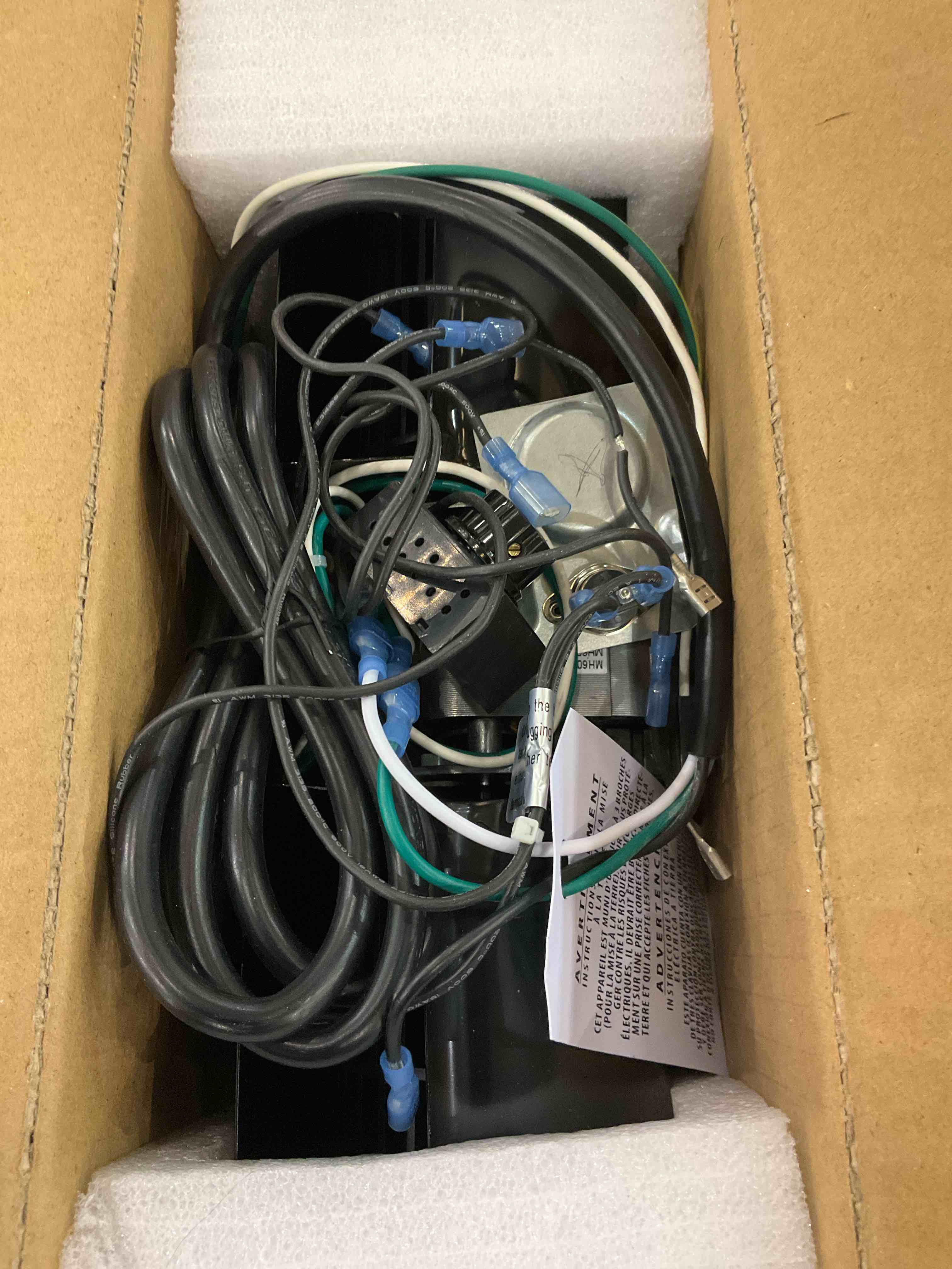 https://s3.amazonaws.com/lotting-images-prod/bidfta/EXS00984714_1704390647144.jpeg