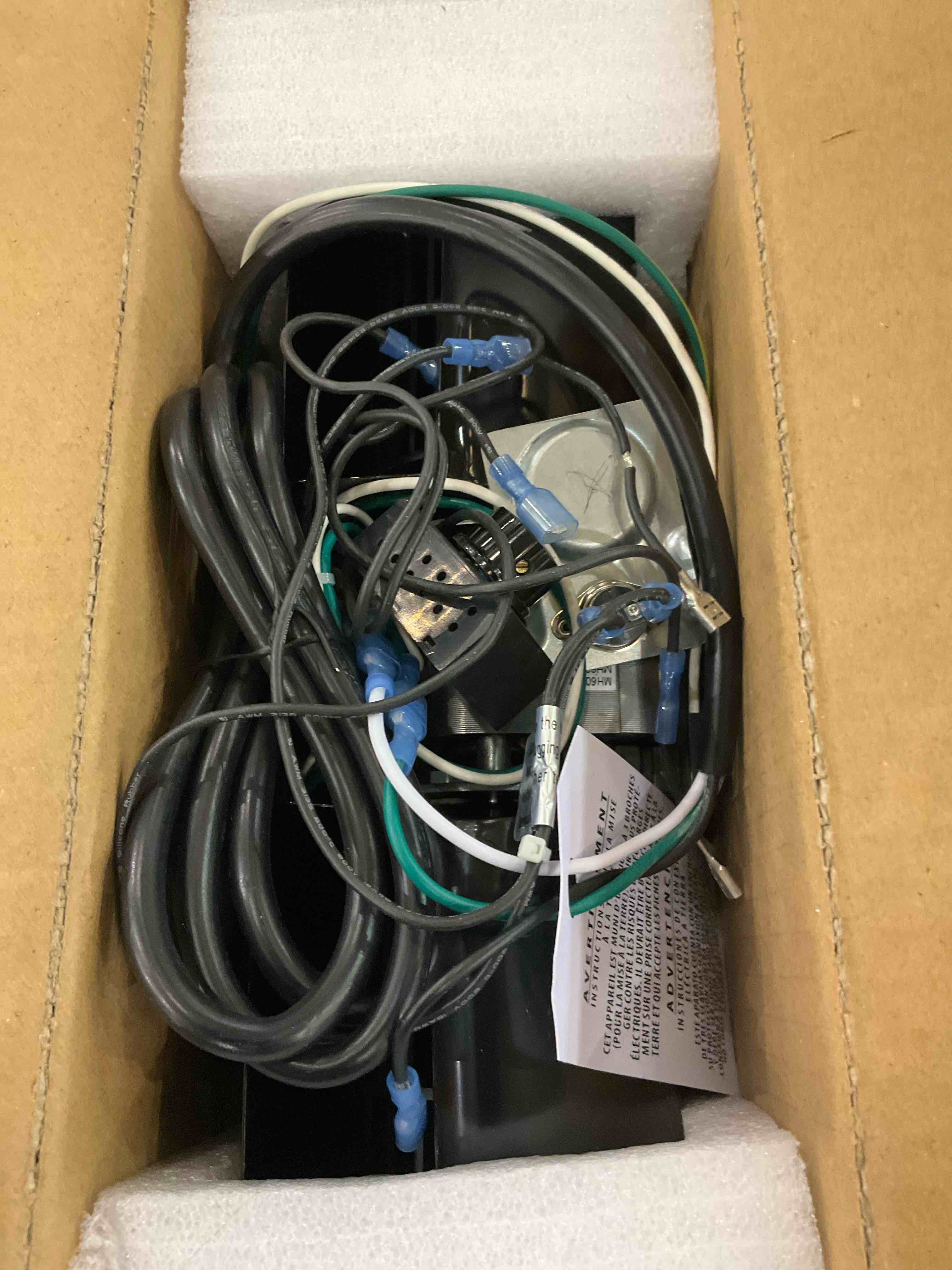 https://s3.amazonaws.com/lotting-images-prod/bidfta/EXS00984714_1704390648057.jpeg