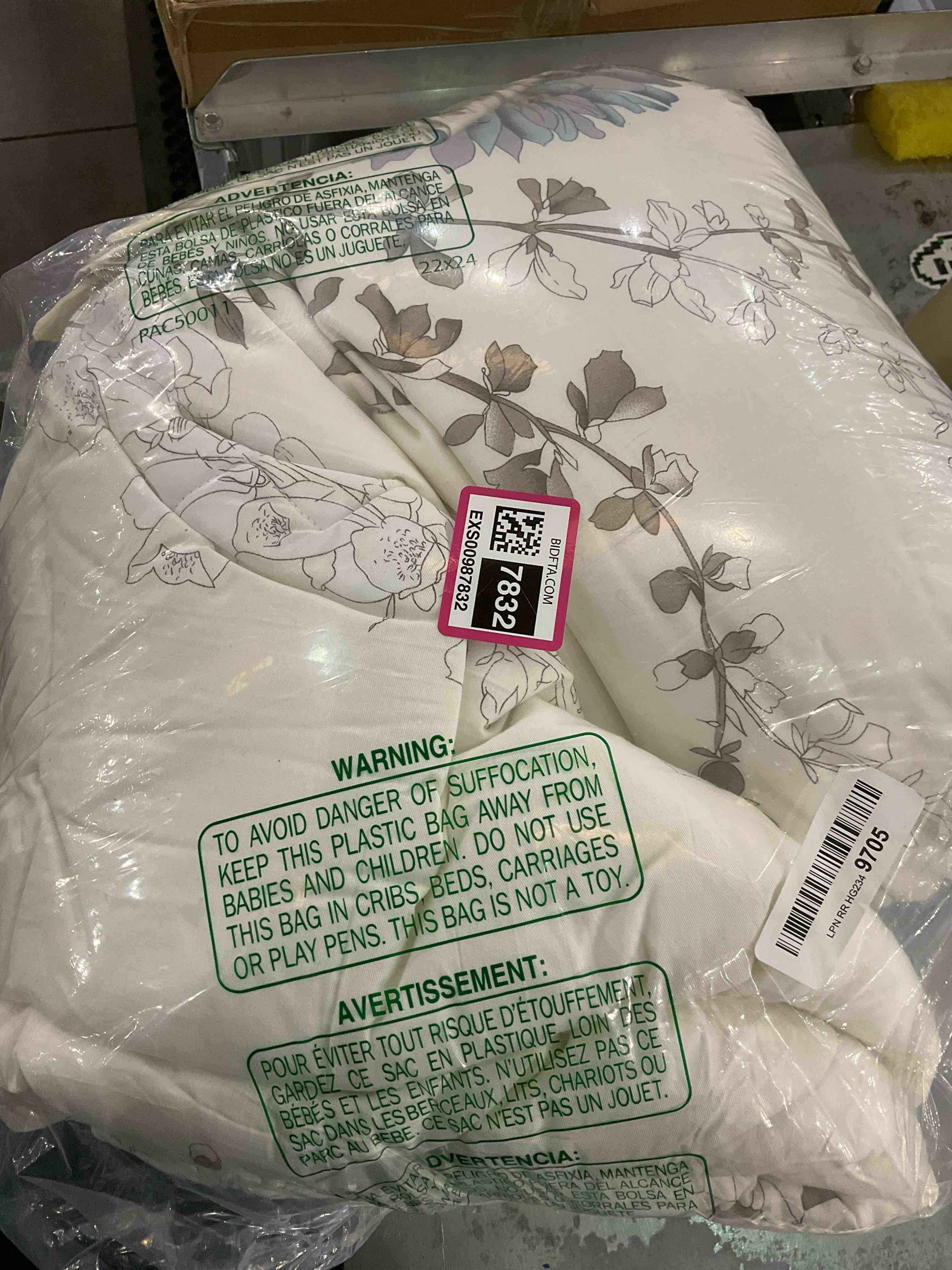 https://s3.amazonaws.com/lotting-images-prod/bidfta/EXS00987832_1704473515722.jpeg