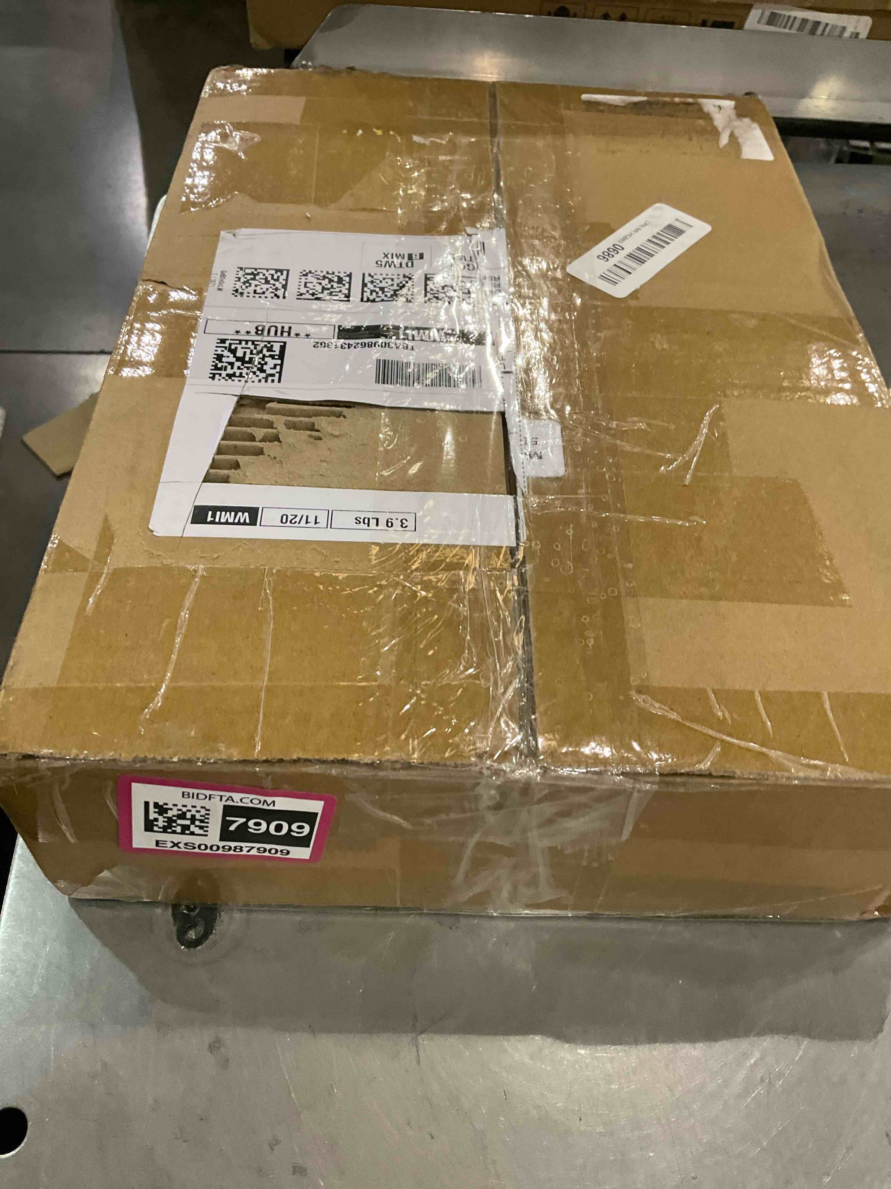 https://s3.amazonaws.com/lotting-images-prod/bidfta/EXS00987909_1704484135648.jpeg