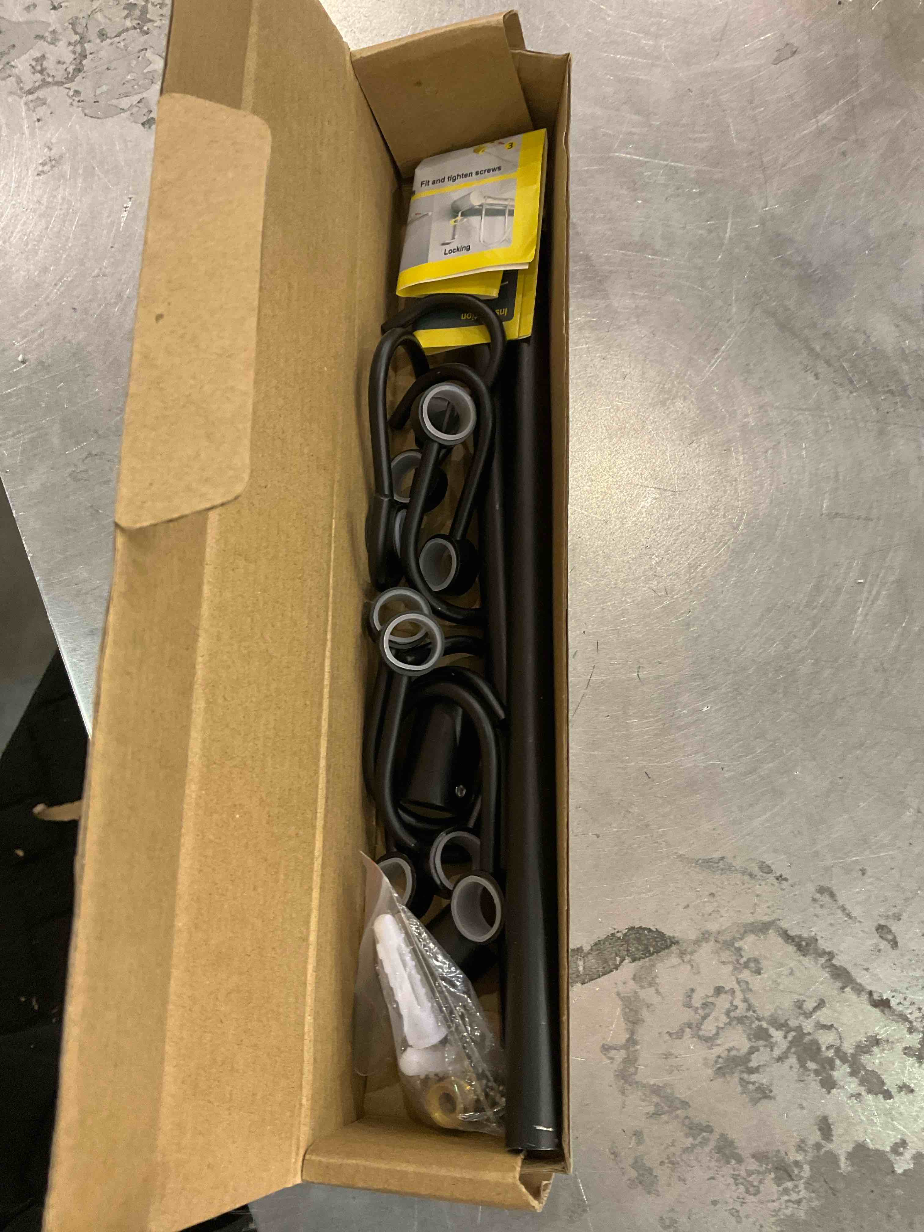 https://s3.amazonaws.com/lotting-images-prod/bidfta/EXS00987921_1704485071788.jpeg