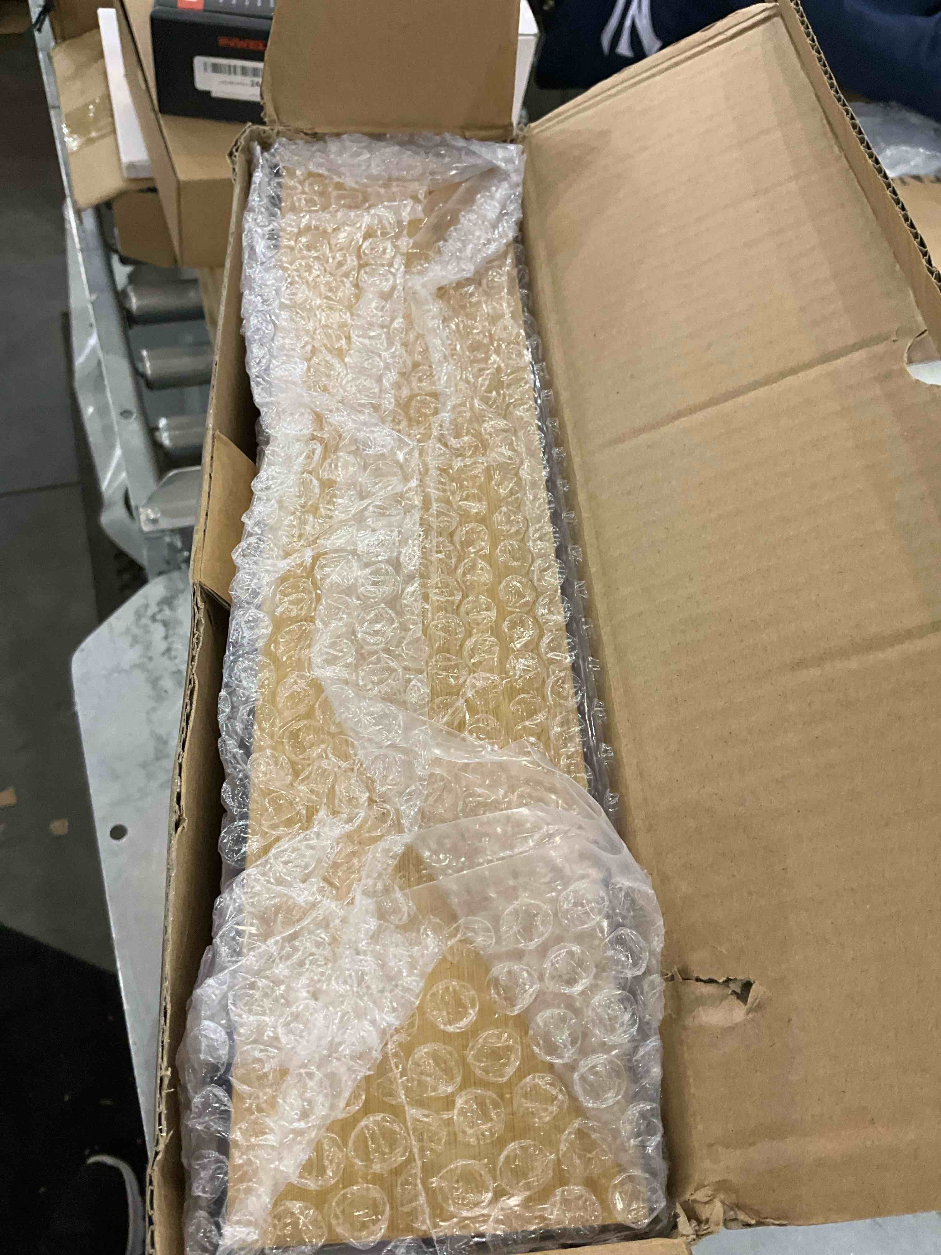 https://s3.amazonaws.com/lotting-images-prod/bidfta/EXS00987933_1704486121438.jpeg