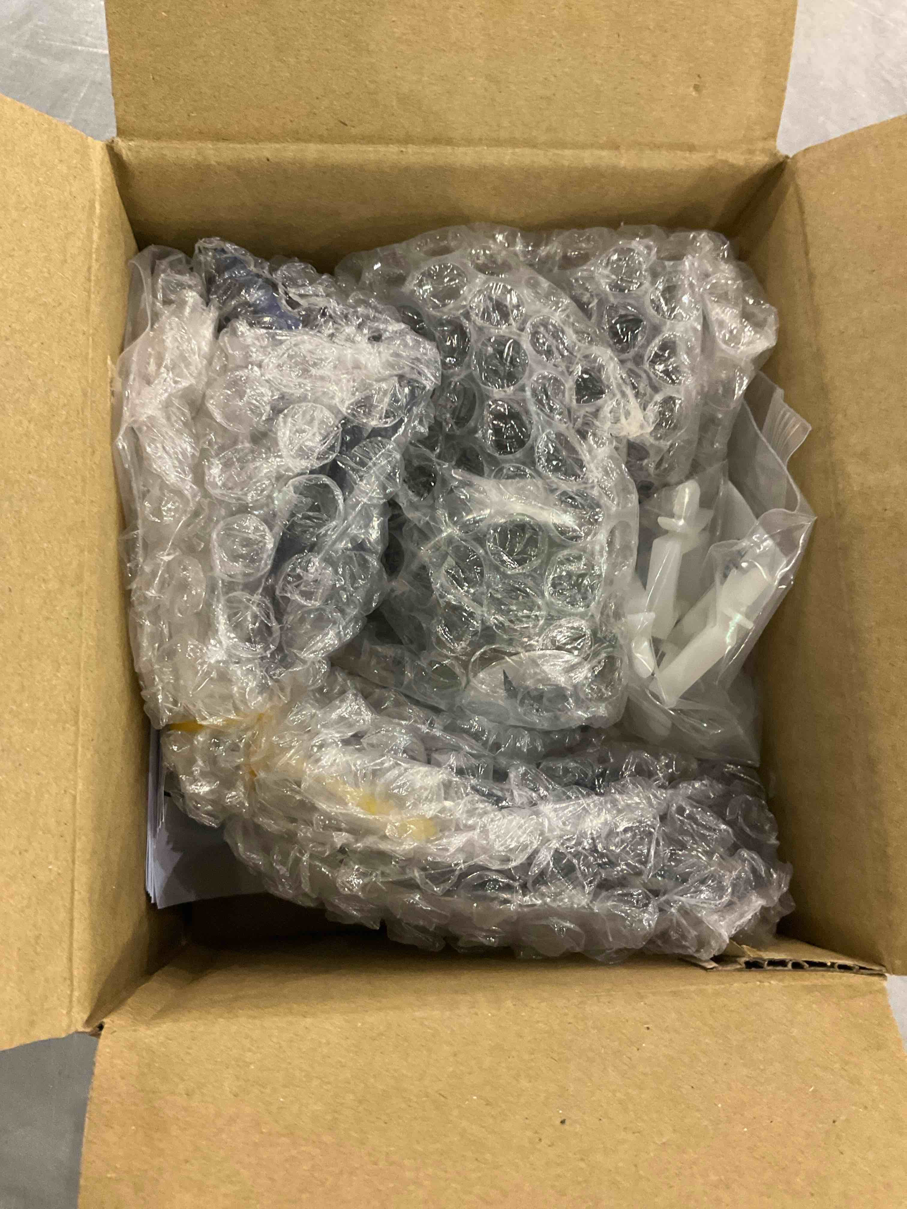 https://s3.amazonaws.com/lotting-images-prod/bidfta/EXS00987934_1704715864699.jpeg