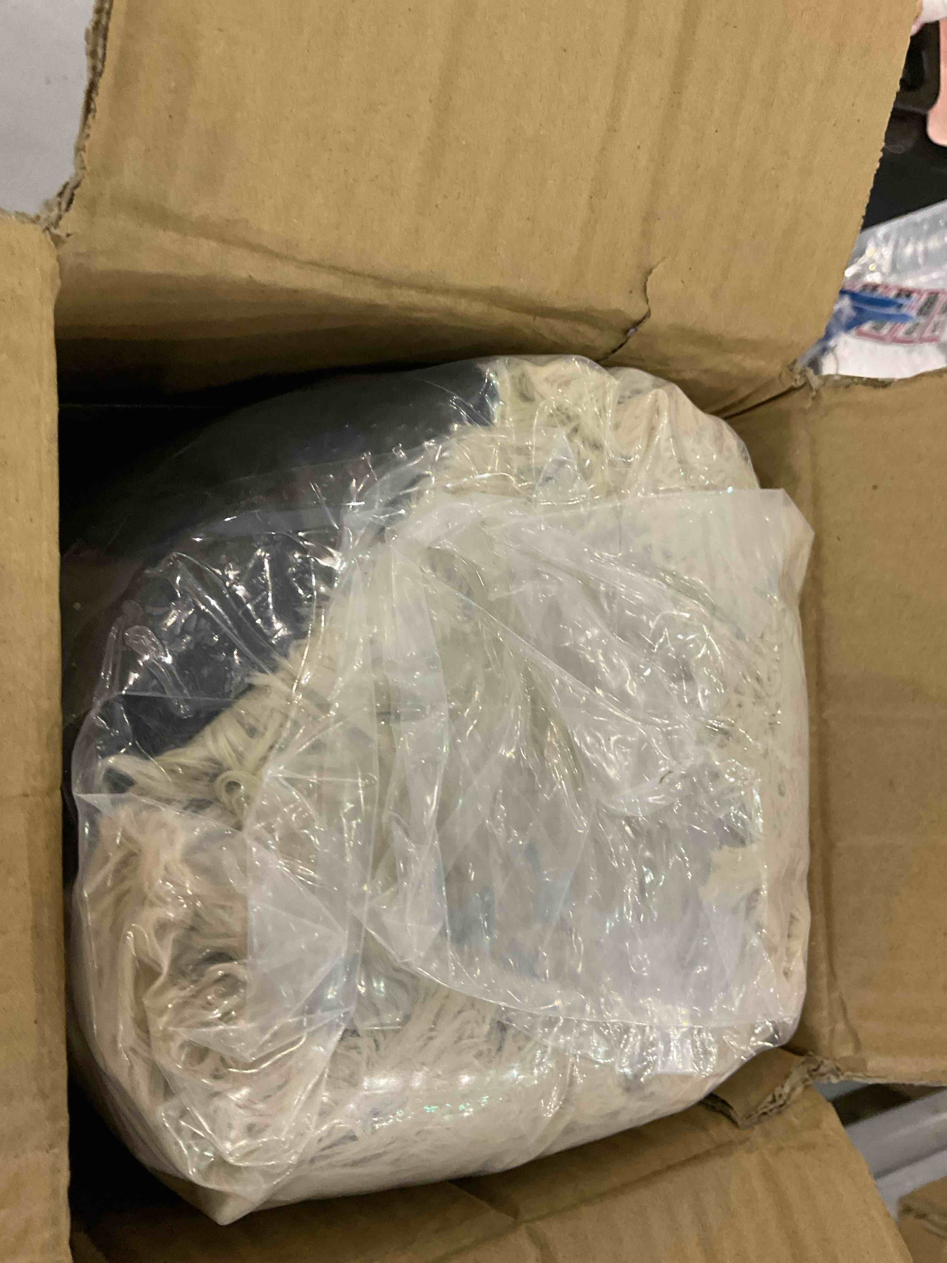 https://s3.amazonaws.com/lotting-images-prod/bidfta/EXS00988049_1704892724795.jpeg