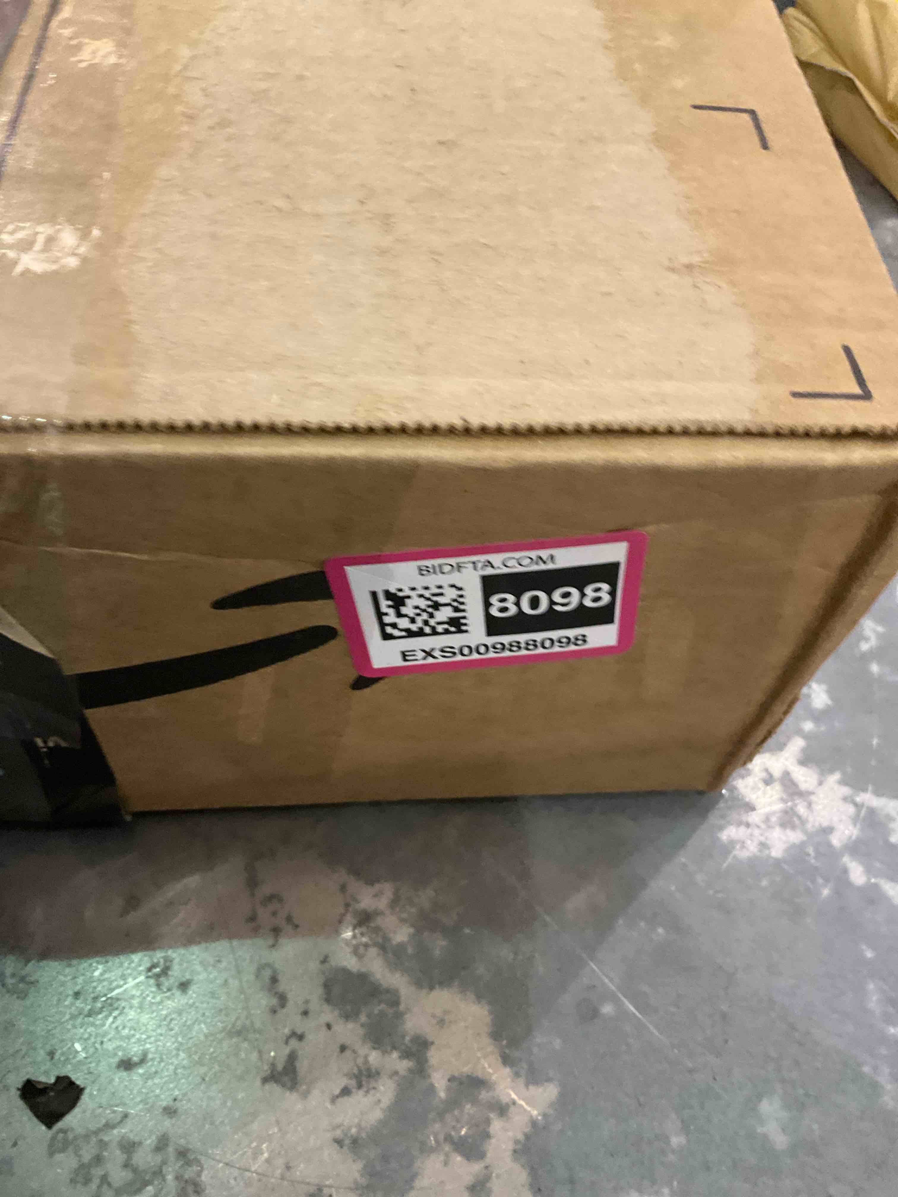 https://s3.amazonaws.com/lotting-images-prod/bidfta/EXS00988098_1704902971843.jpeg