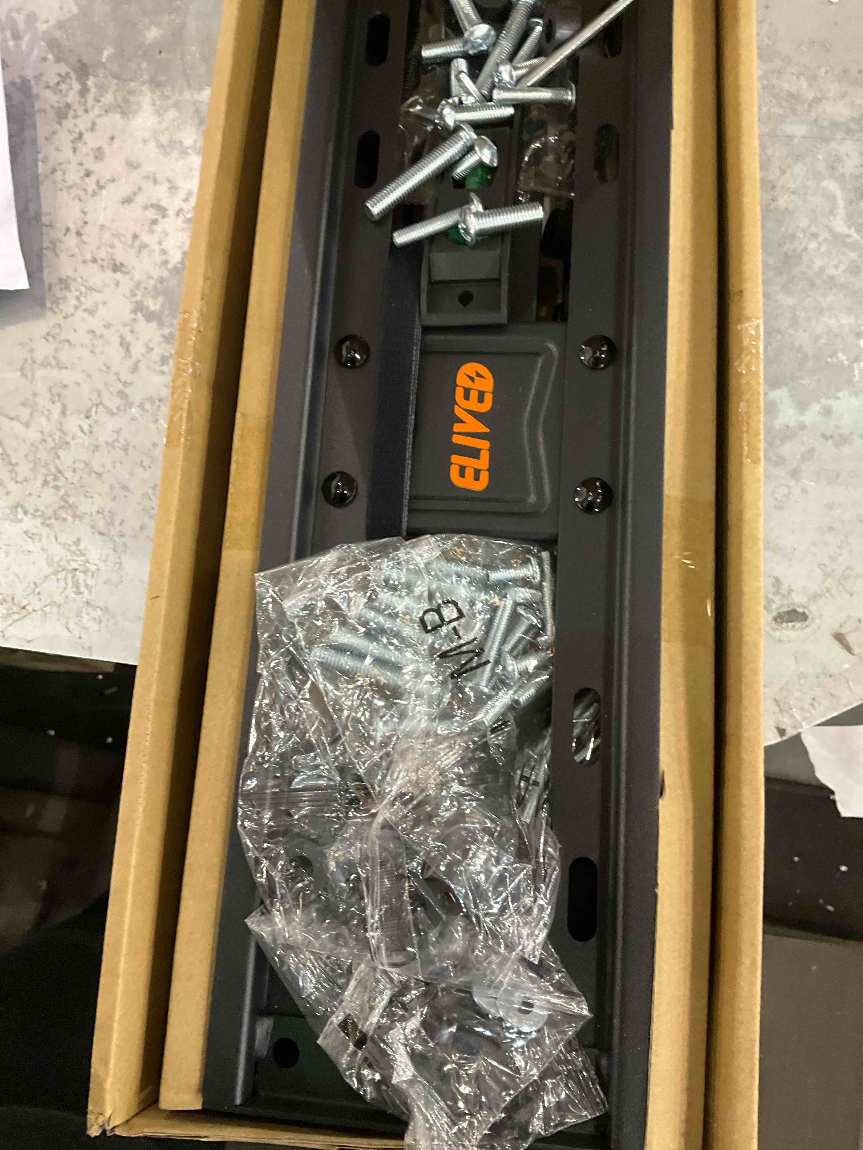 https://s3.amazonaws.com/lotting-images-prod/bidfta/EXS00988322_1705587908850.jpeg