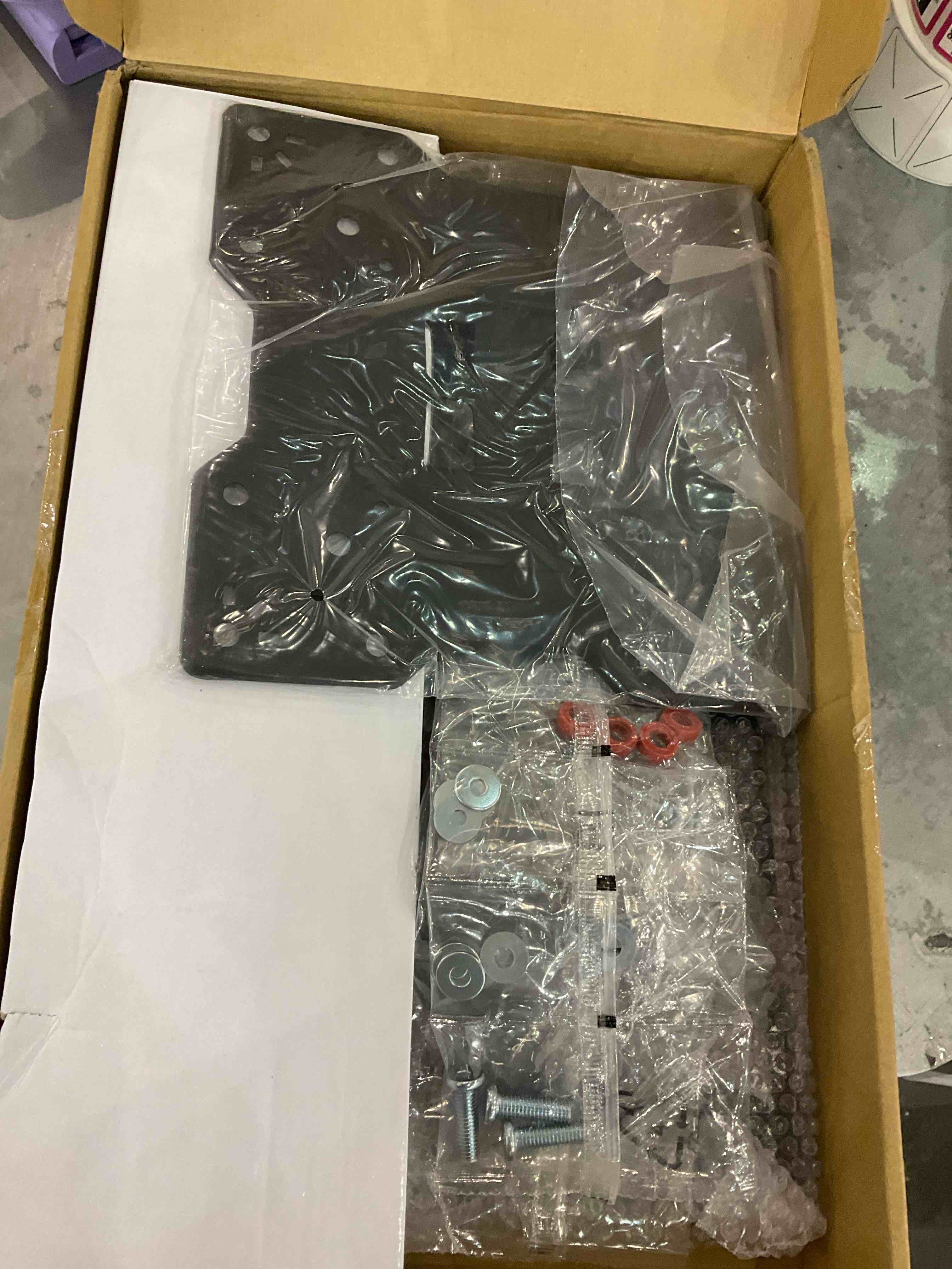 https://s3.amazonaws.com/lotting-images-prod/bidfta/EXS00988334_1705589928851.jpeg