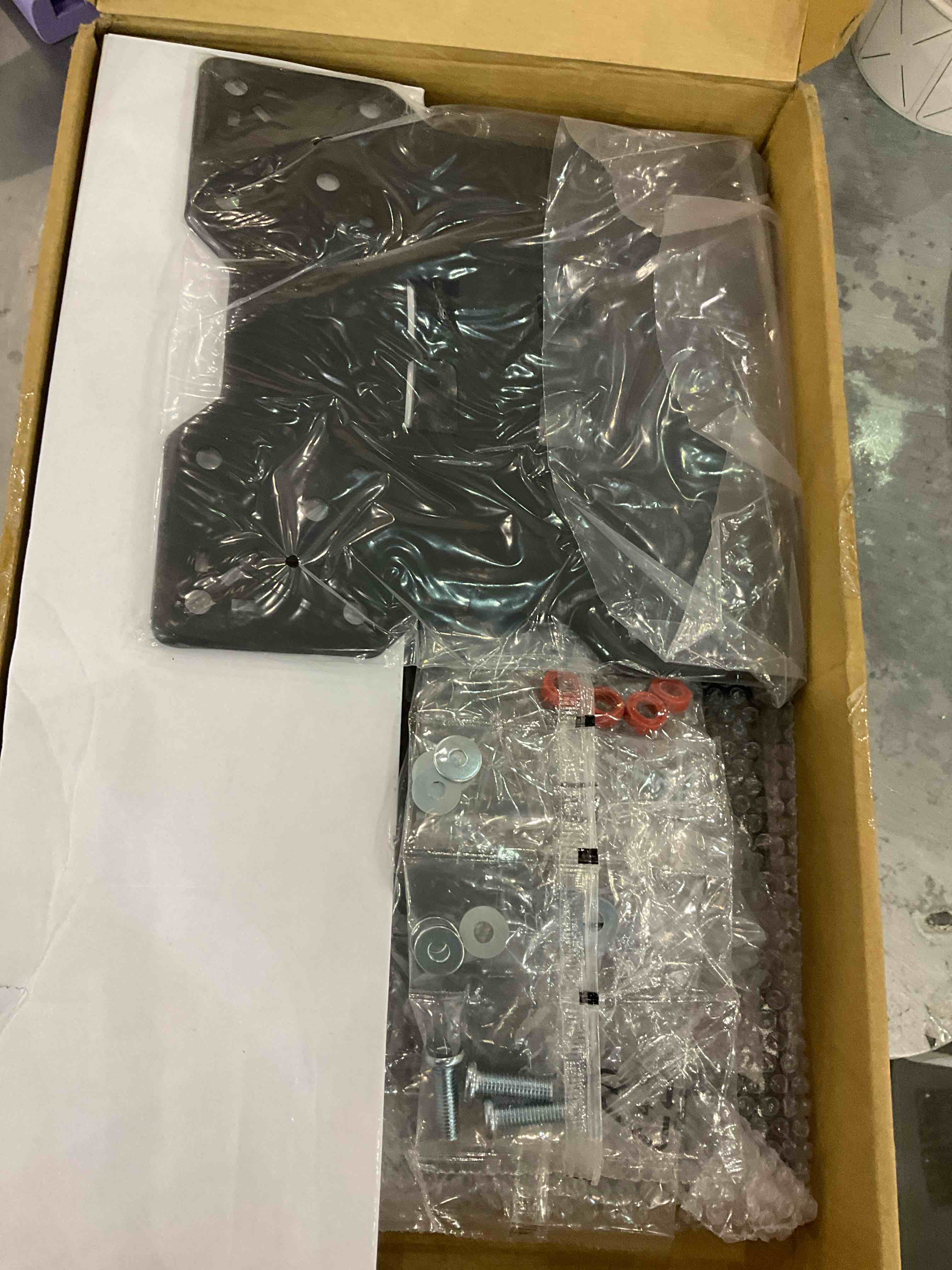https://s3.amazonaws.com/lotting-images-prod/bidfta/EXS00988334_1705589929863.jpeg