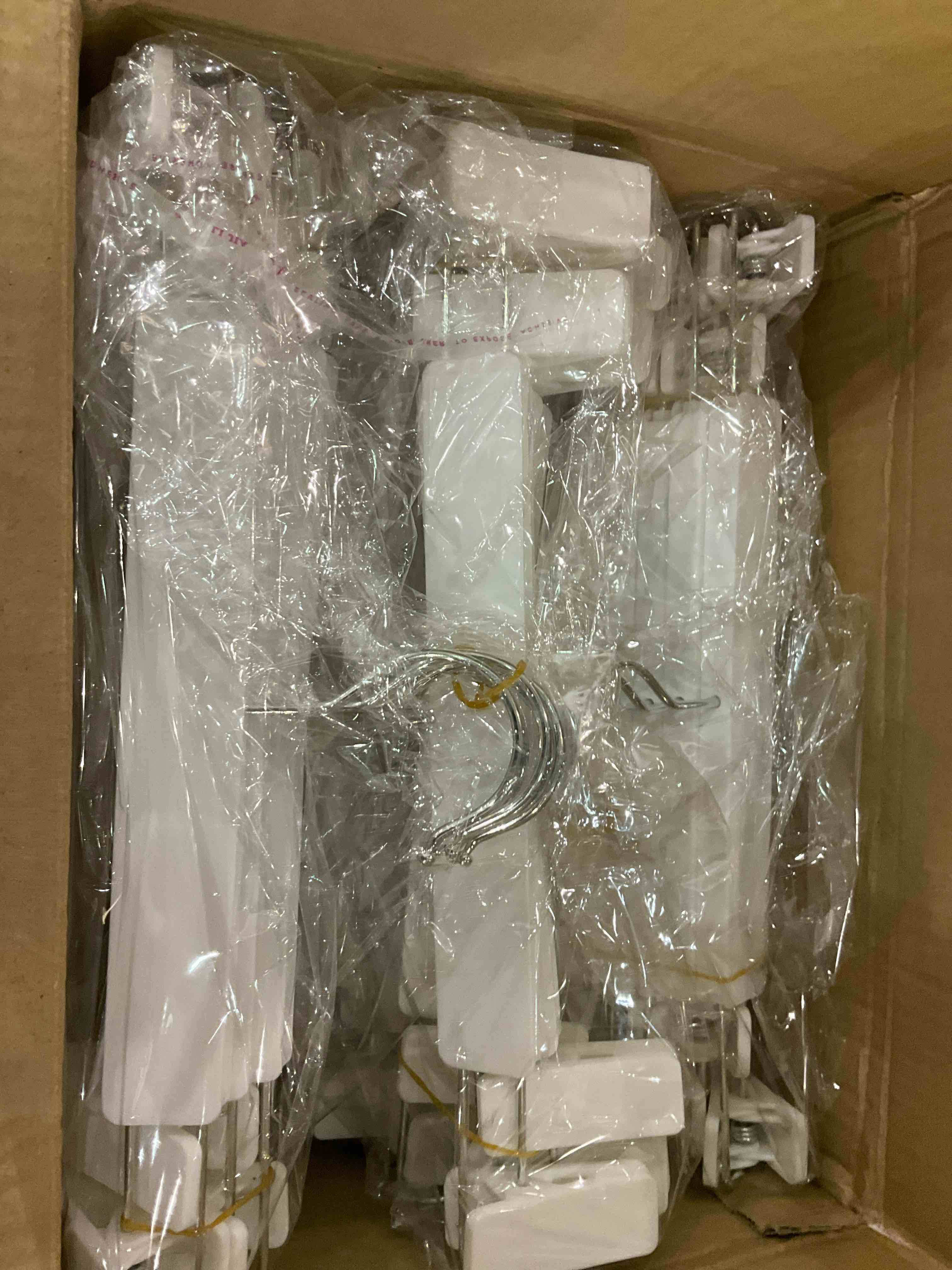 https://s3.amazonaws.com/lotting-images-prod/bidfta/EXS00988372_1705595982875.jpeg