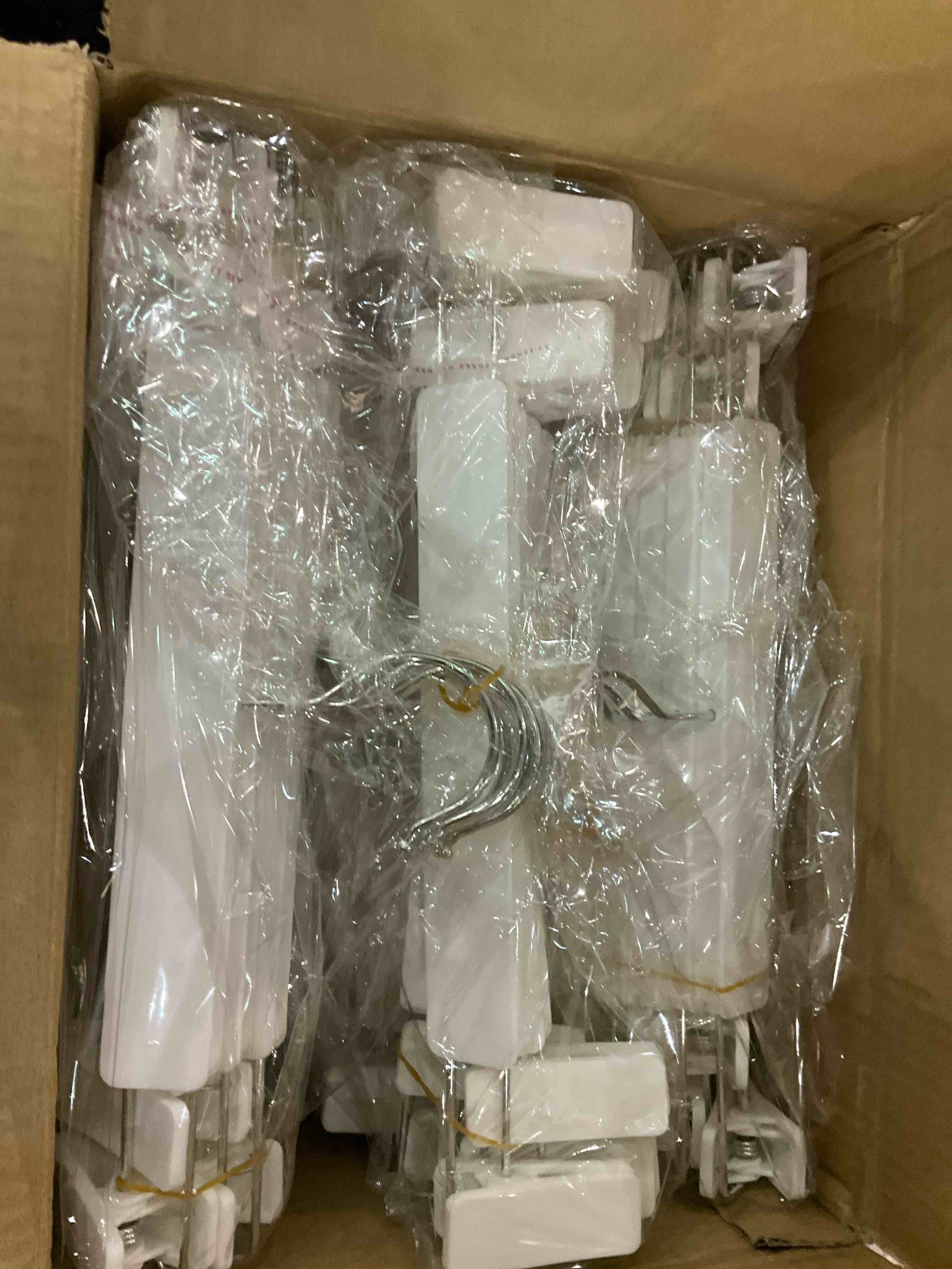 https://s3.amazonaws.com/lotting-images-prod/bidfta/EXS00988372_1705595985026.jpeg