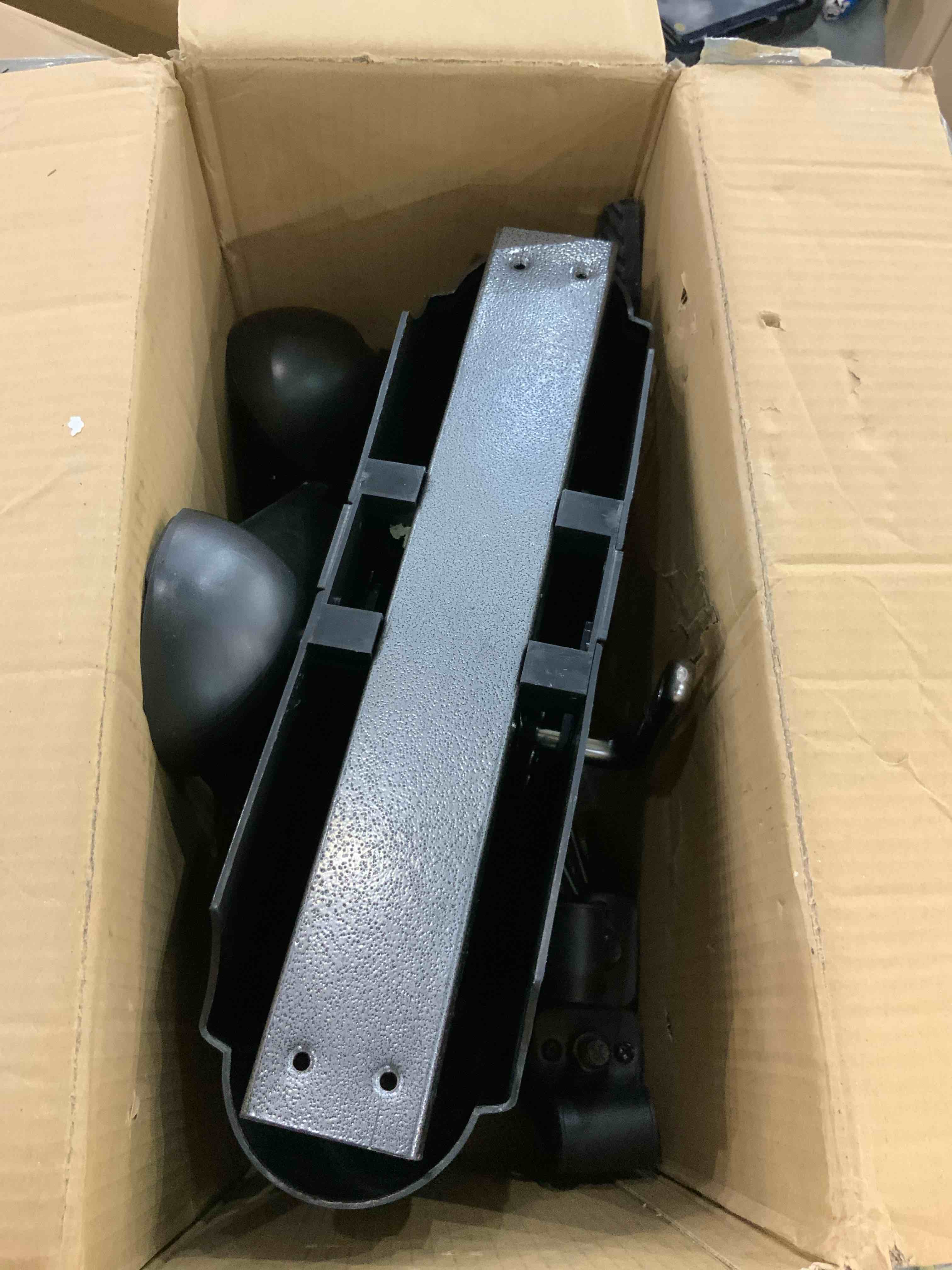 https://s3.amazonaws.com/lotting-images-prod/bidfta/EXS00989462_1704296626868.jpeg