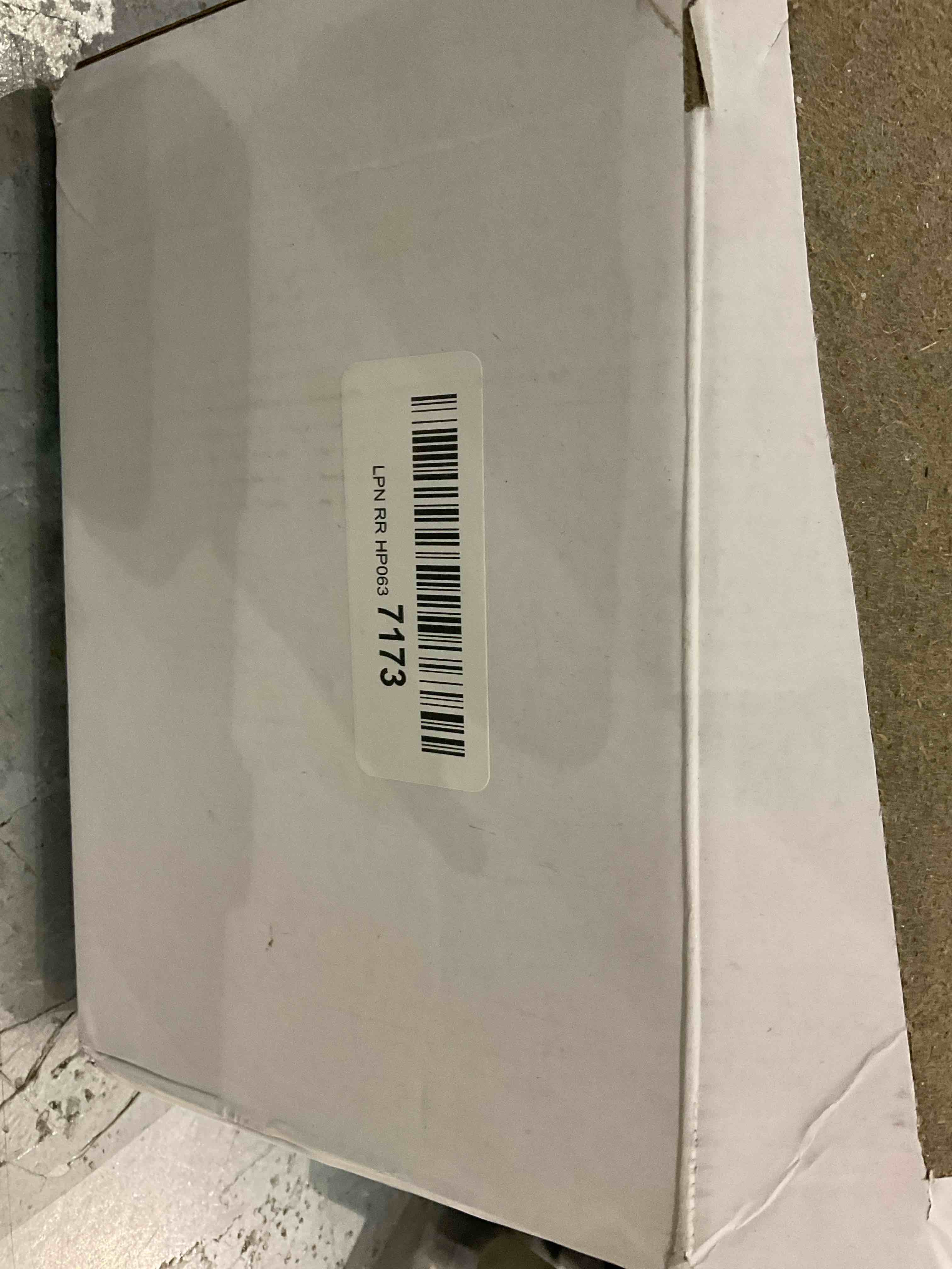 https://s3.amazonaws.com/lotting-images-prod/bidfta/EXS00990625_1704899244832.jpeg