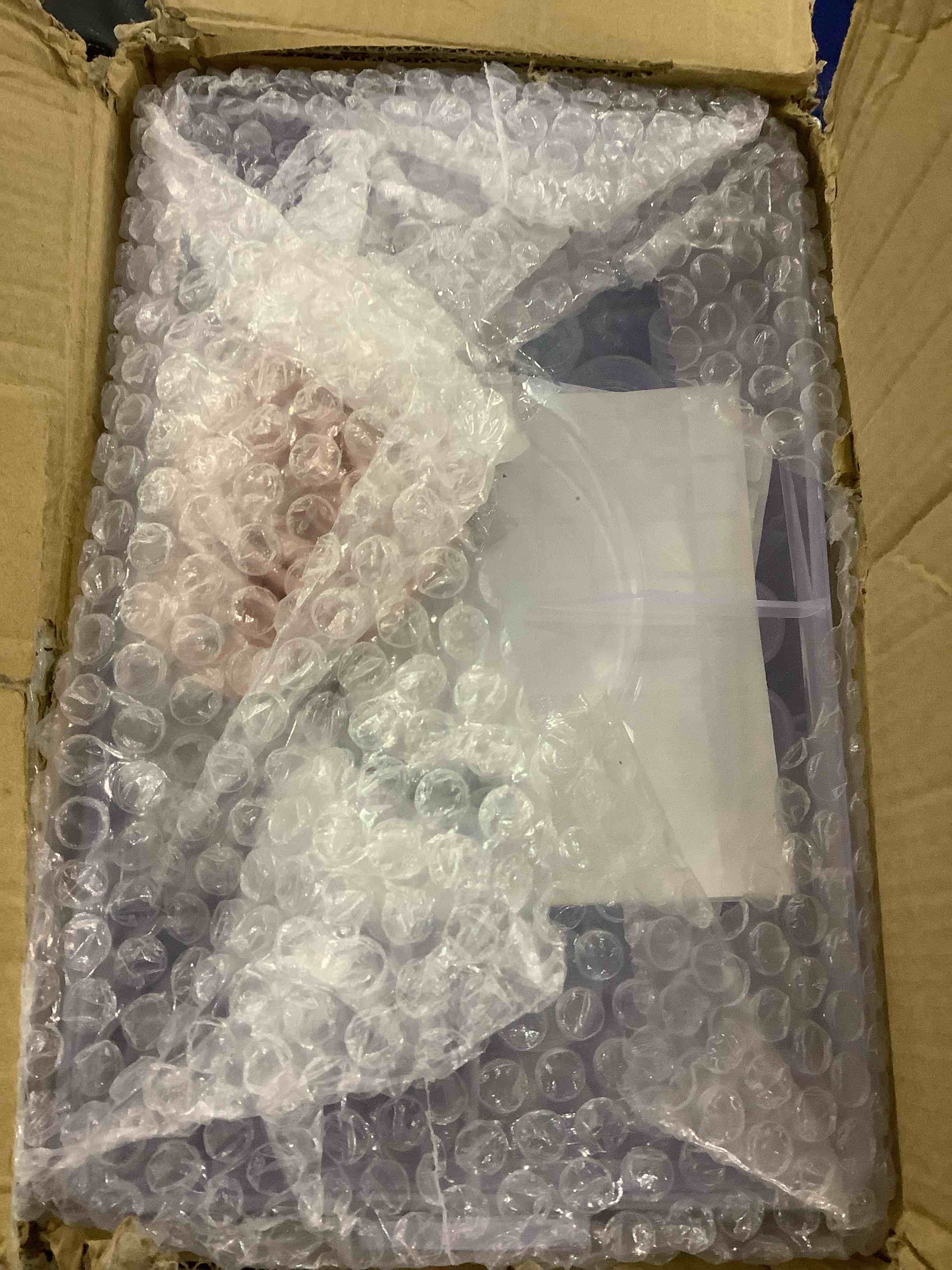 https://s3.amazonaws.com/lotting-images-prod/bidfta/EXS00991460_1704984088789.jpeg
