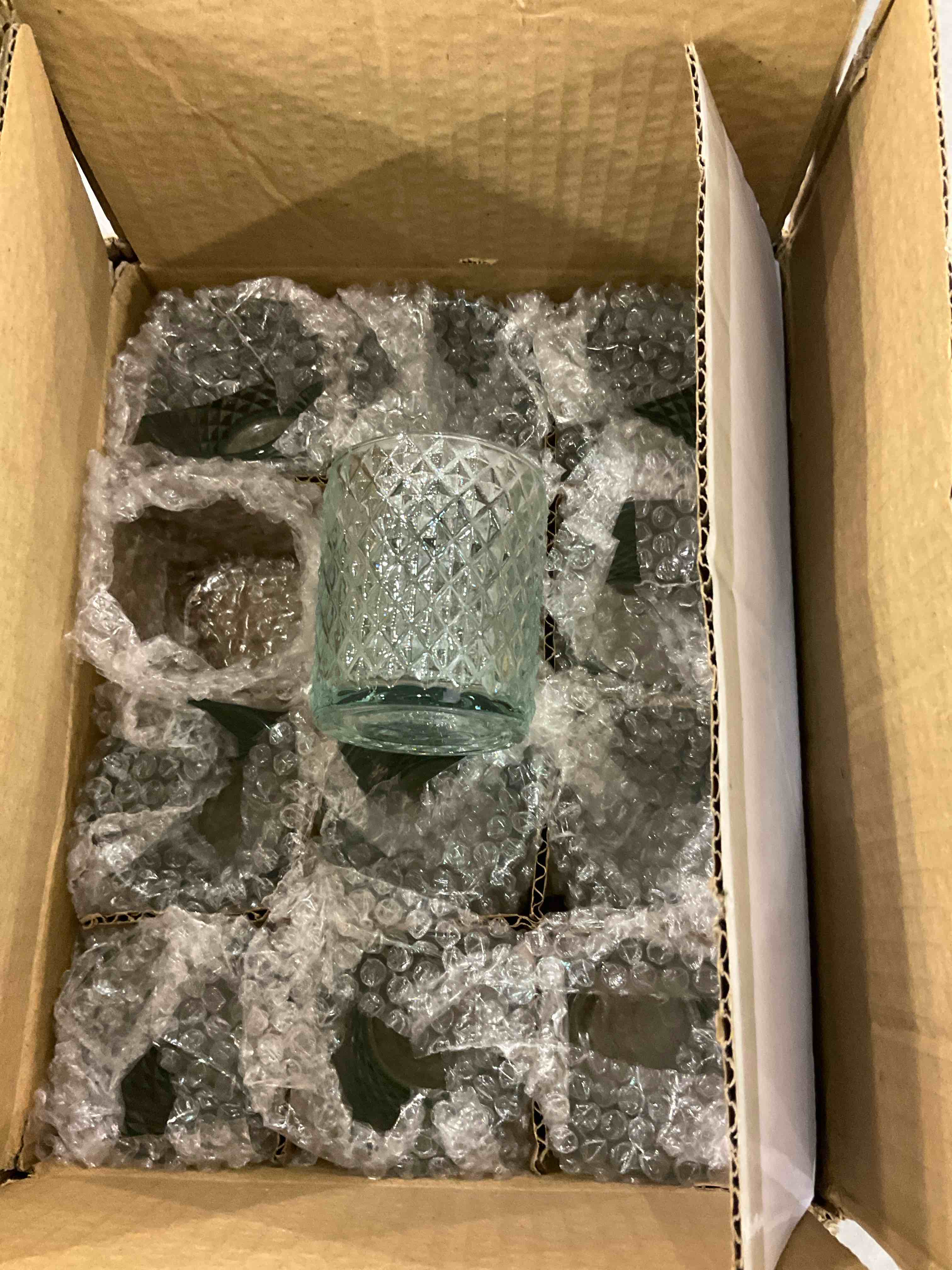 https://s3.amazonaws.com/lotting-images-prod/bidfta/EXS00992137_1704816649968.jpeg