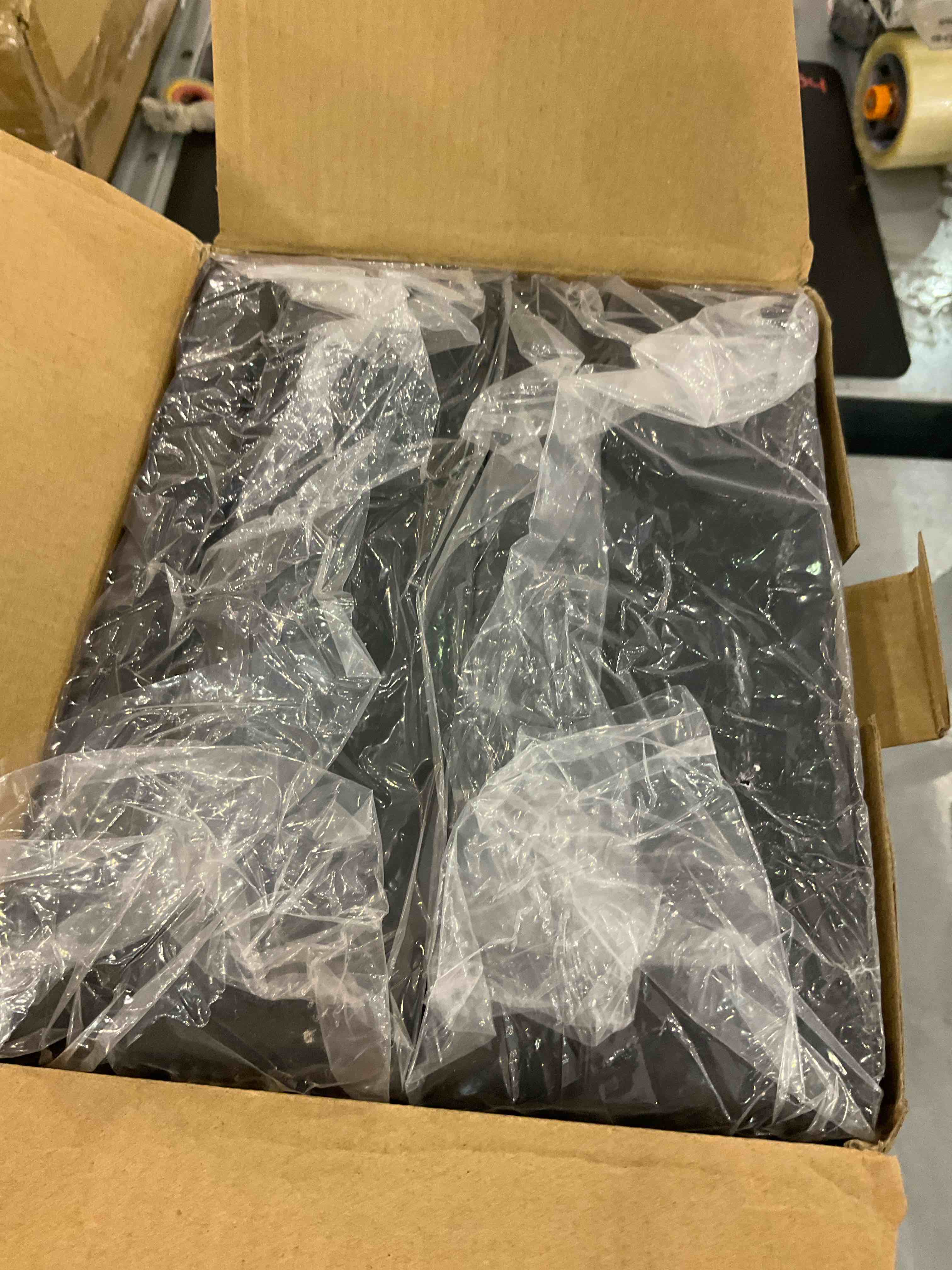 https://s3.amazonaws.com/lotting-images-prod/bidfta/EXS00992242_1704888711046.jpeg