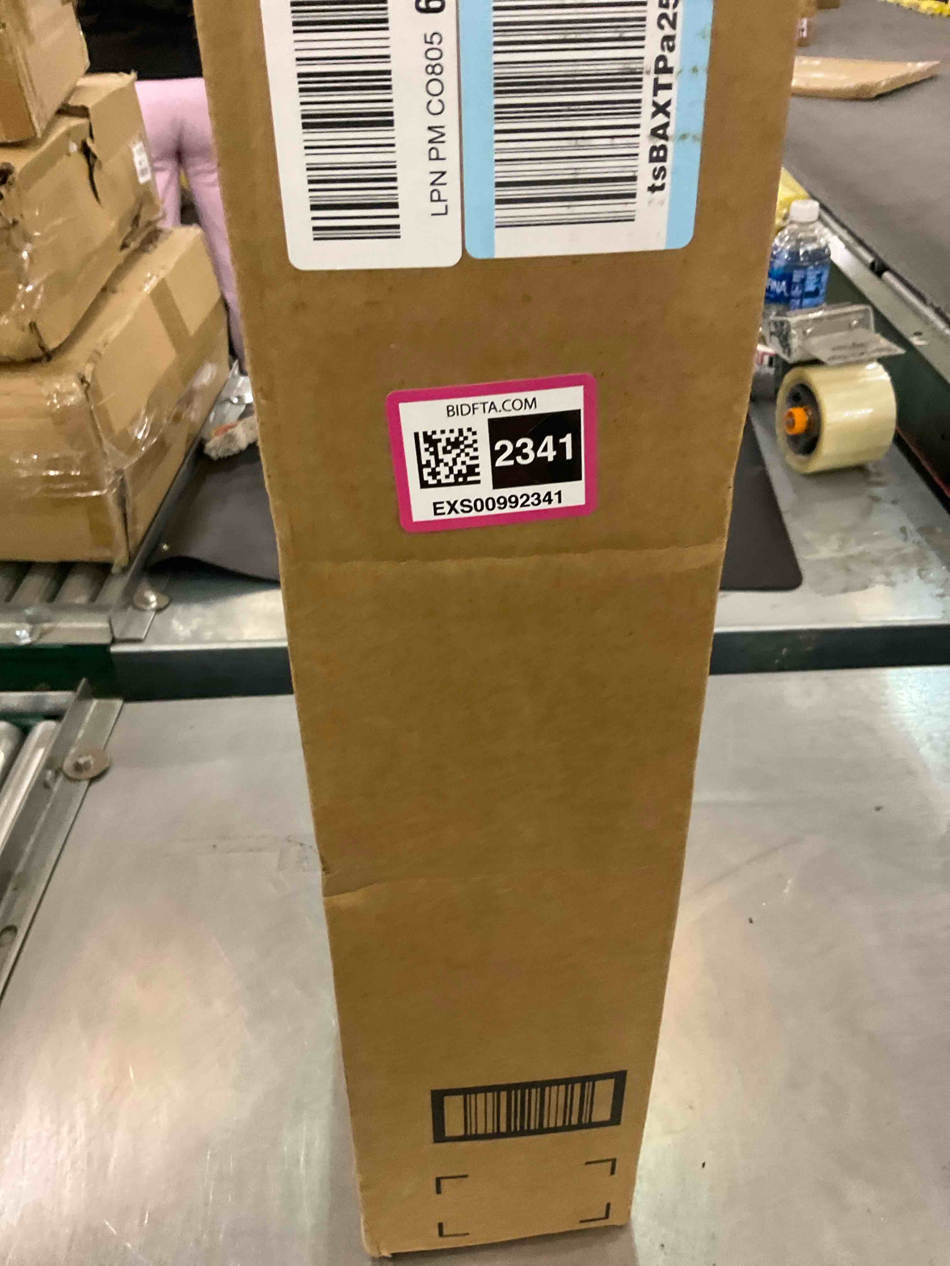 https://s3.amazonaws.com/lotting-images-prod/bidfta/EXS00992341_1704910936499.jpeg