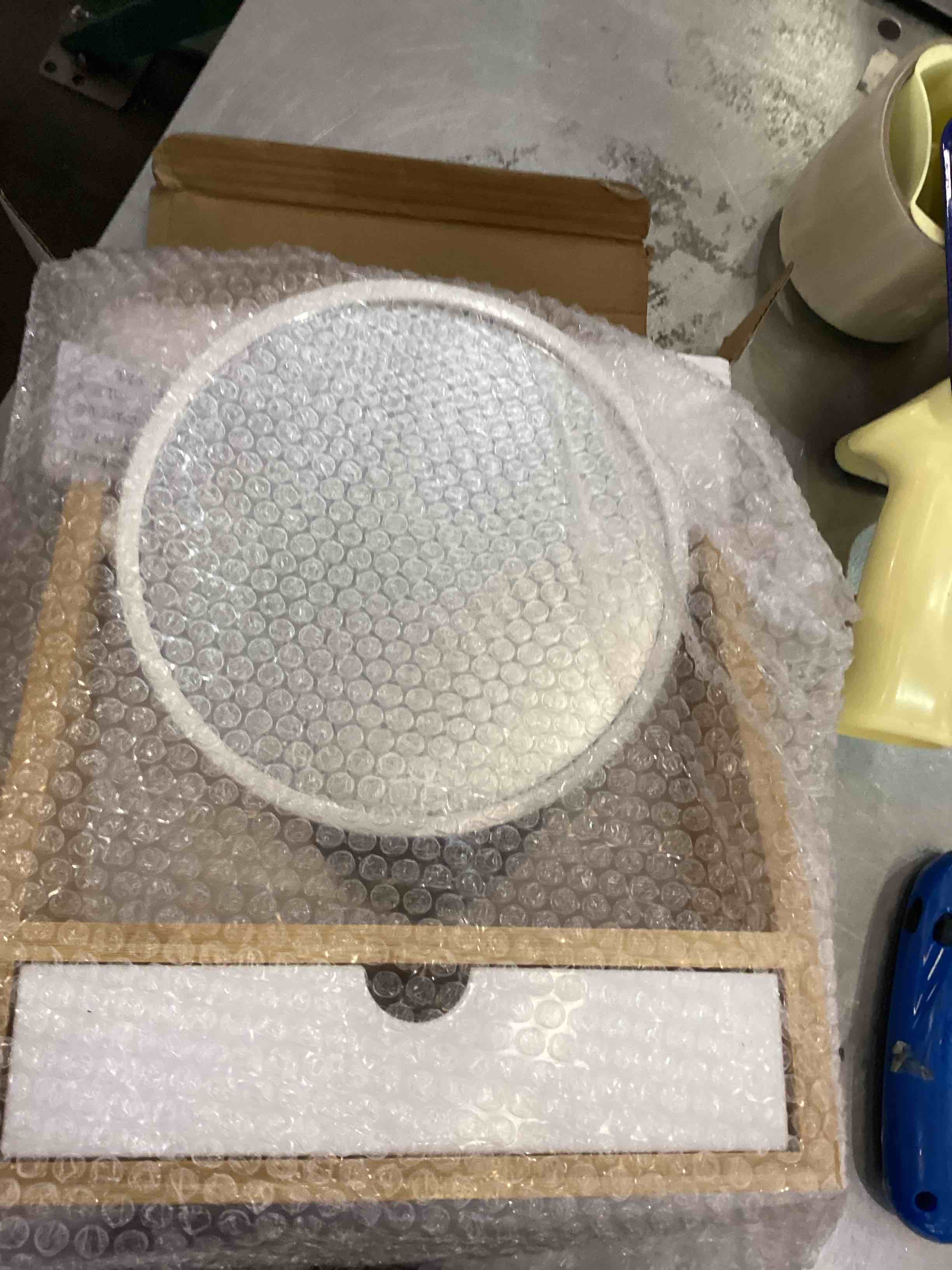 https://s3.amazonaws.com/lotting-images-prod/bidfta/EXS00993233_1704829475058.jpeg