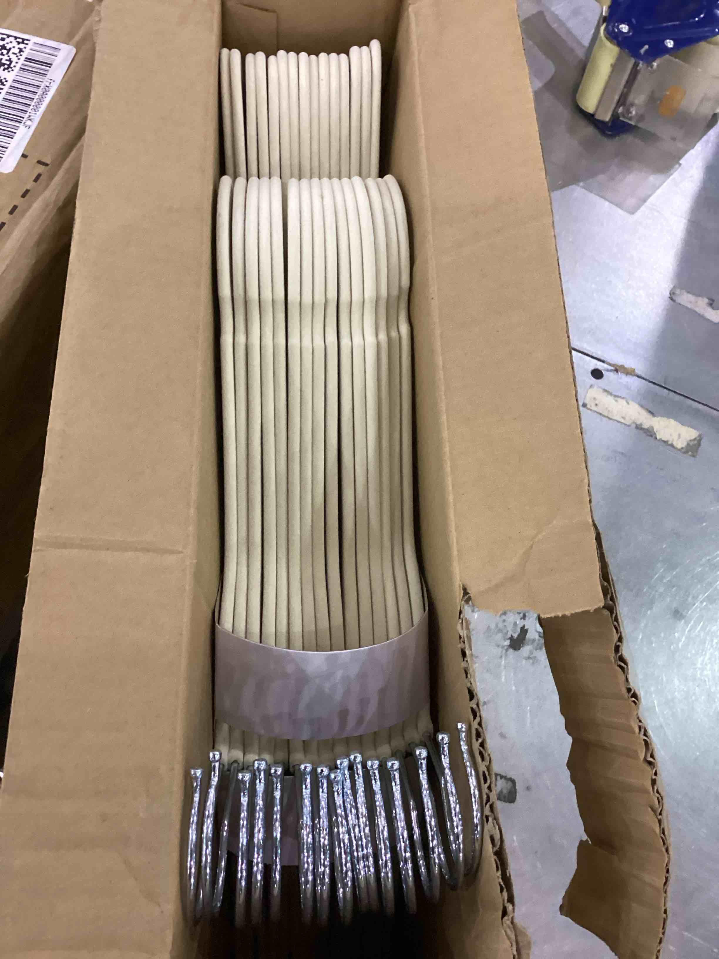 https://s3.amazonaws.com/lotting-images-prod/bidfta/EXS00993484_1704983636570.jpeg