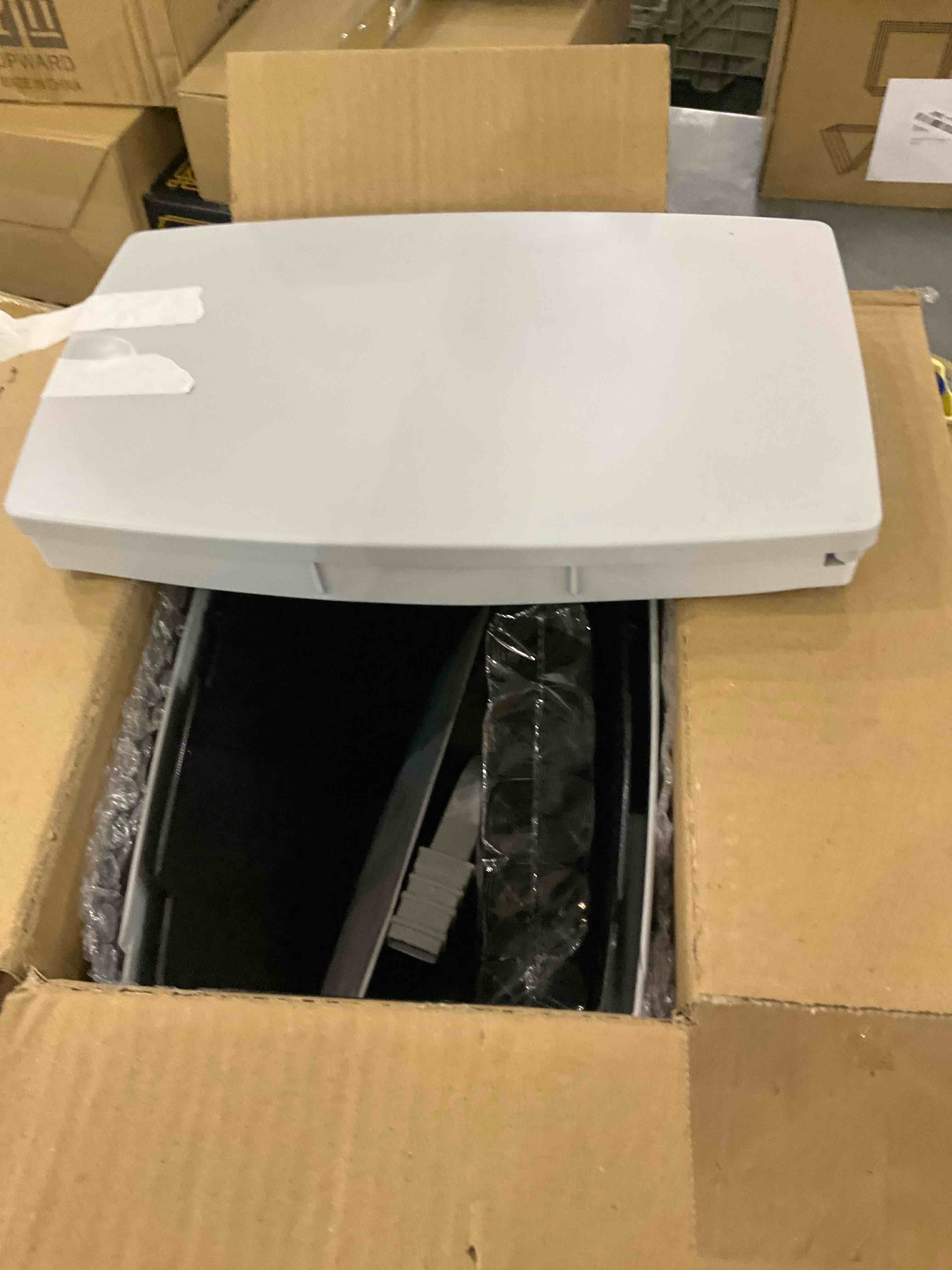 https://s3.amazonaws.com/lotting-images-prod/bidfta/EXS00993679_1705512234127.jpeg