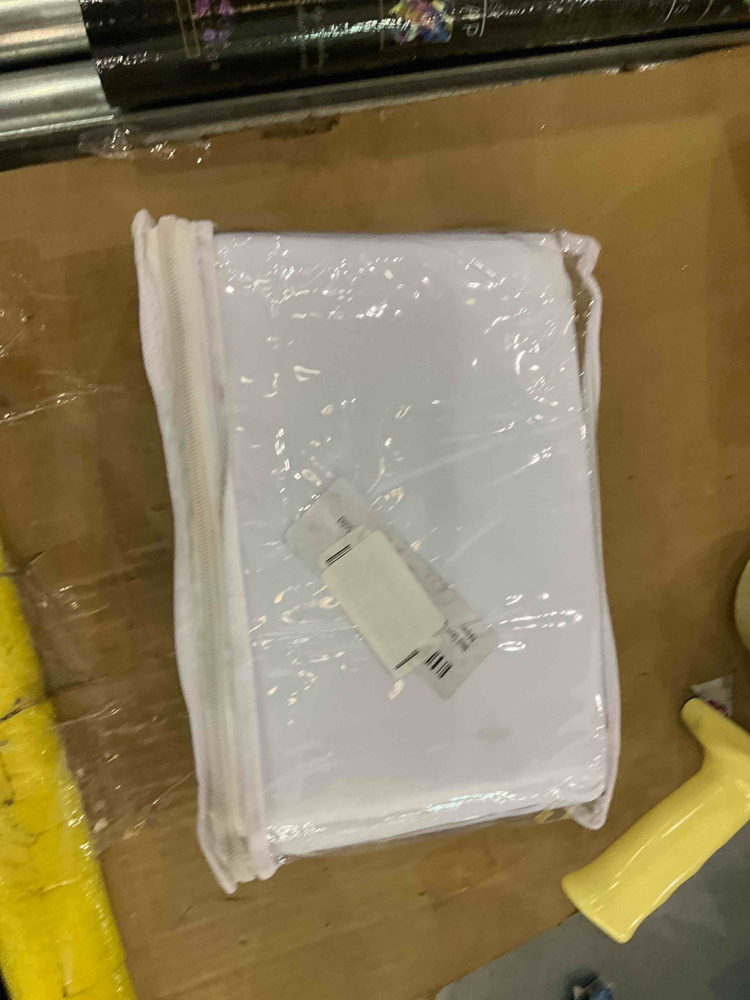https://s3.amazonaws.com/lotting-images-prod/bidfta/EXS00993751_1705935972122.jpeg