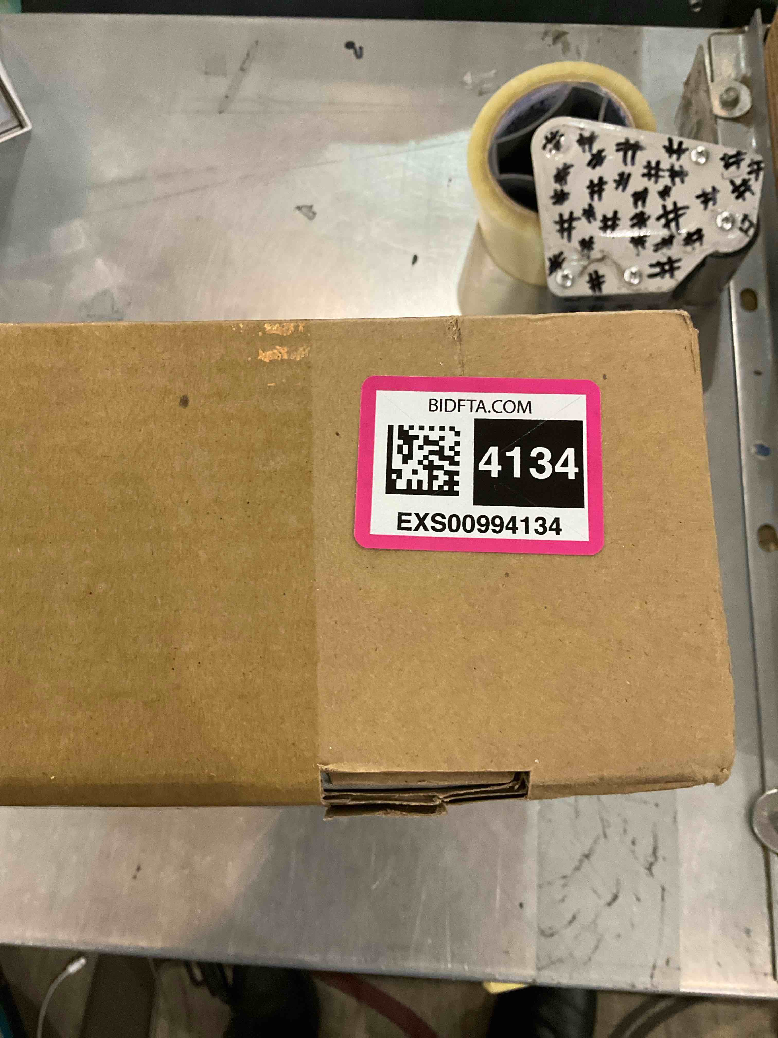 https://s3.amazonaws.com/lotting-images-prod/bidfta/EXS00994134_1704732450198.jpeg