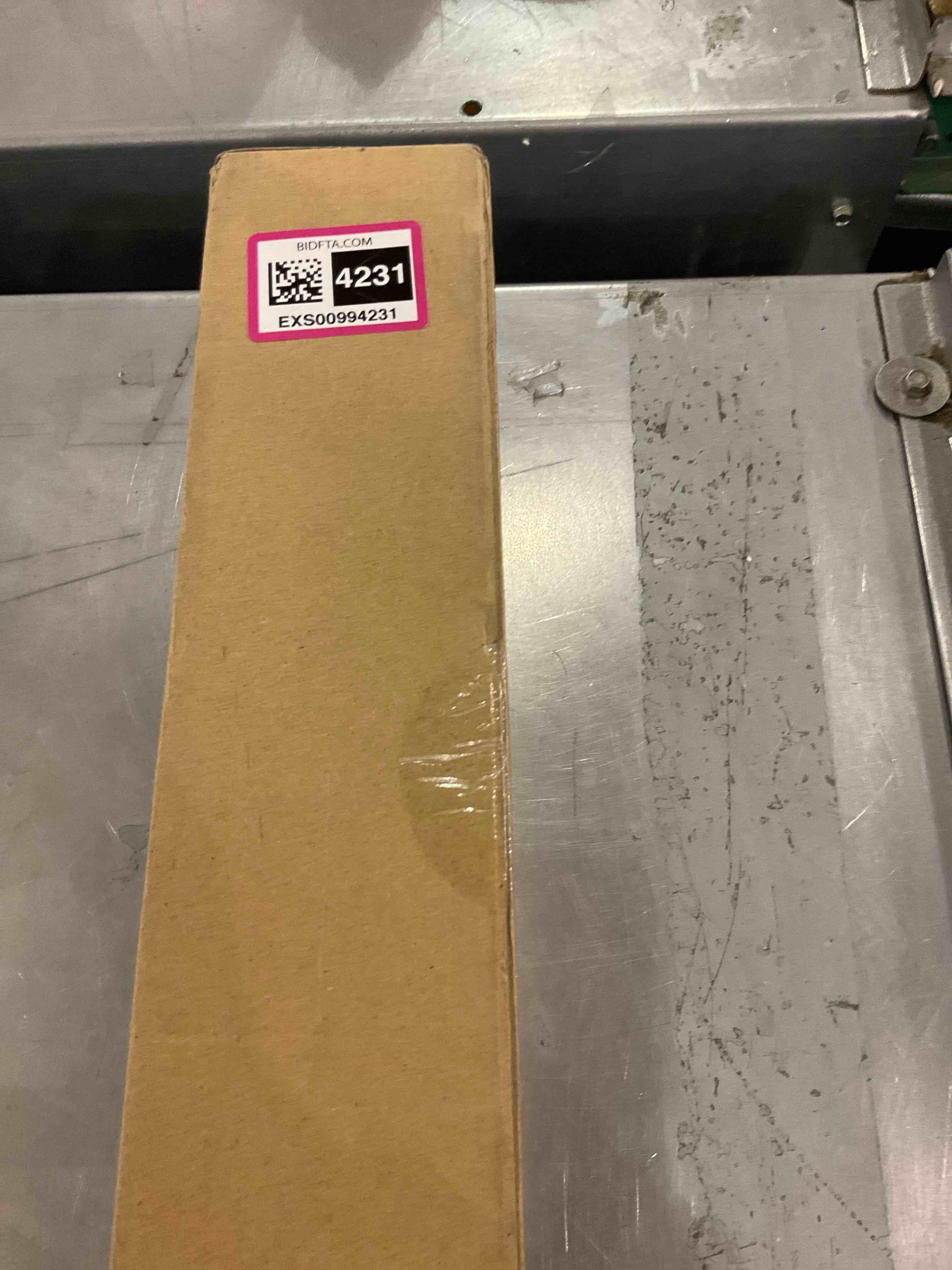 https://s3.amazonaws.com/lotting-images-prod/bidfta/EXS00994231_1704812815944.jpeg