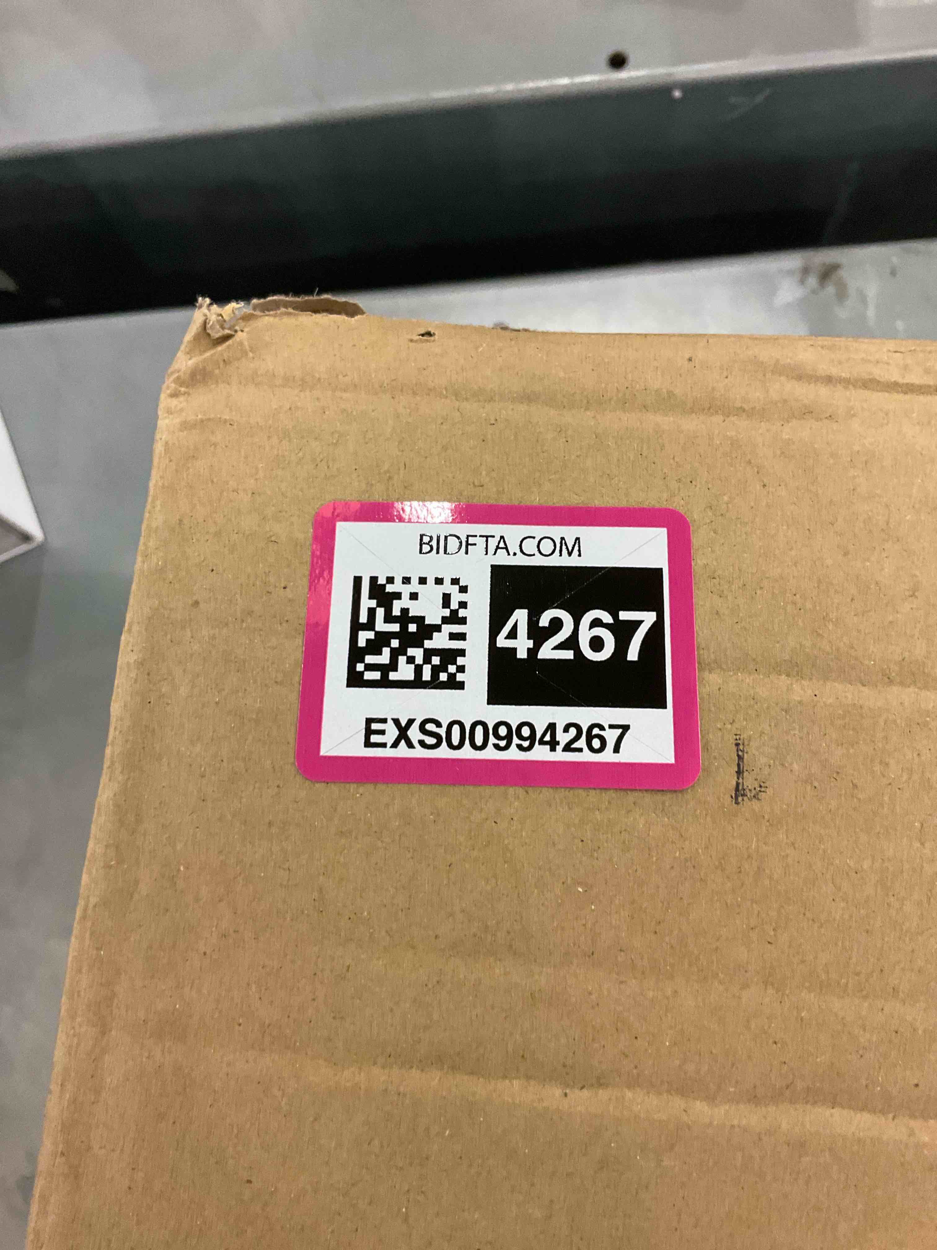 https://s3.amazonaws.com/lotting-images-prod/bidfta/EXS00994267_1704815996164.jpeg