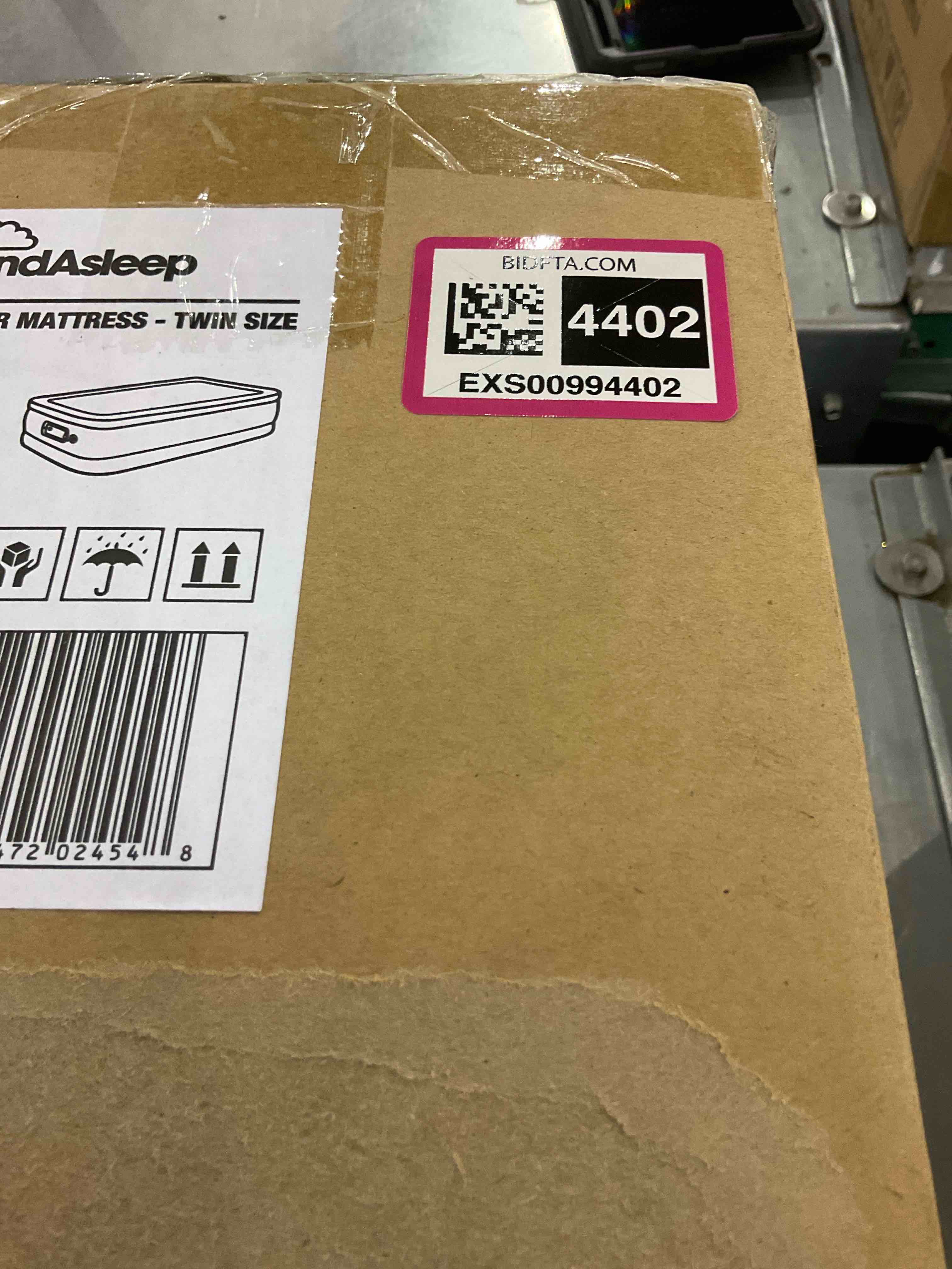 https://s3.amazonaws.com/lotting-images-prod/bidfta/EXS00994402_1704892695830.jpeg