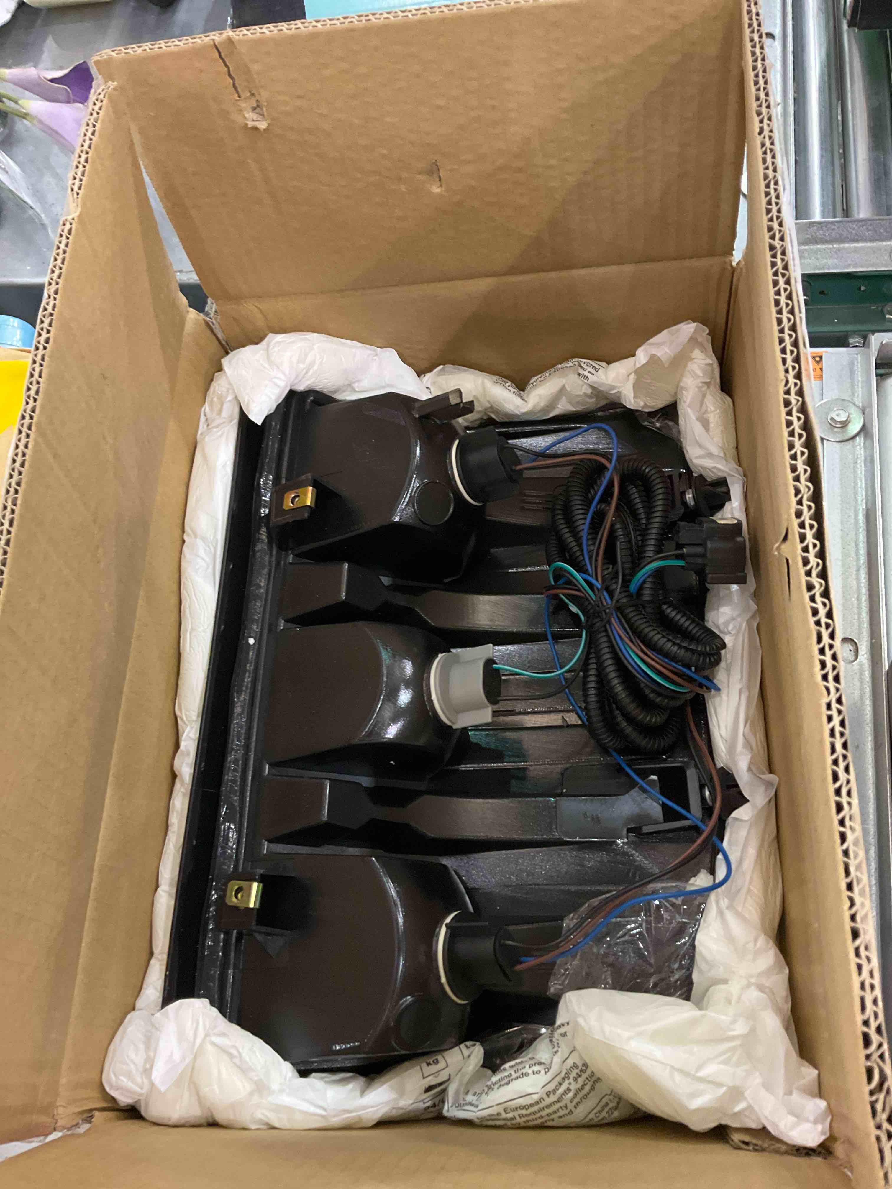https://s3.amazonaws.com/lotting-images-prod/bidfta/EXS00997330_1704908510177.jpeg