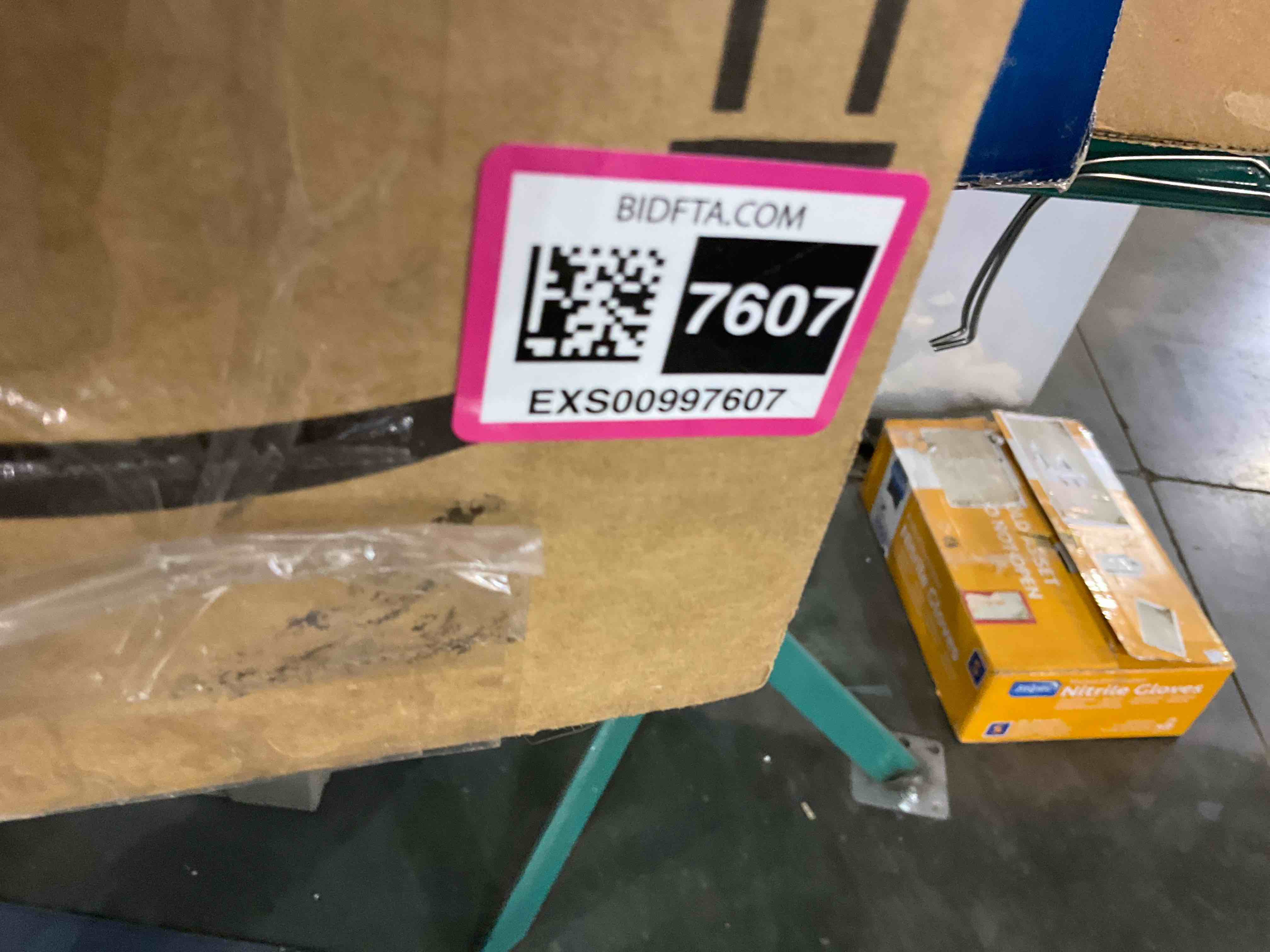 https://s3.amazonaws.com/lotting-images-prod/bidfta/EXS00997607_1704892408566.jpeg