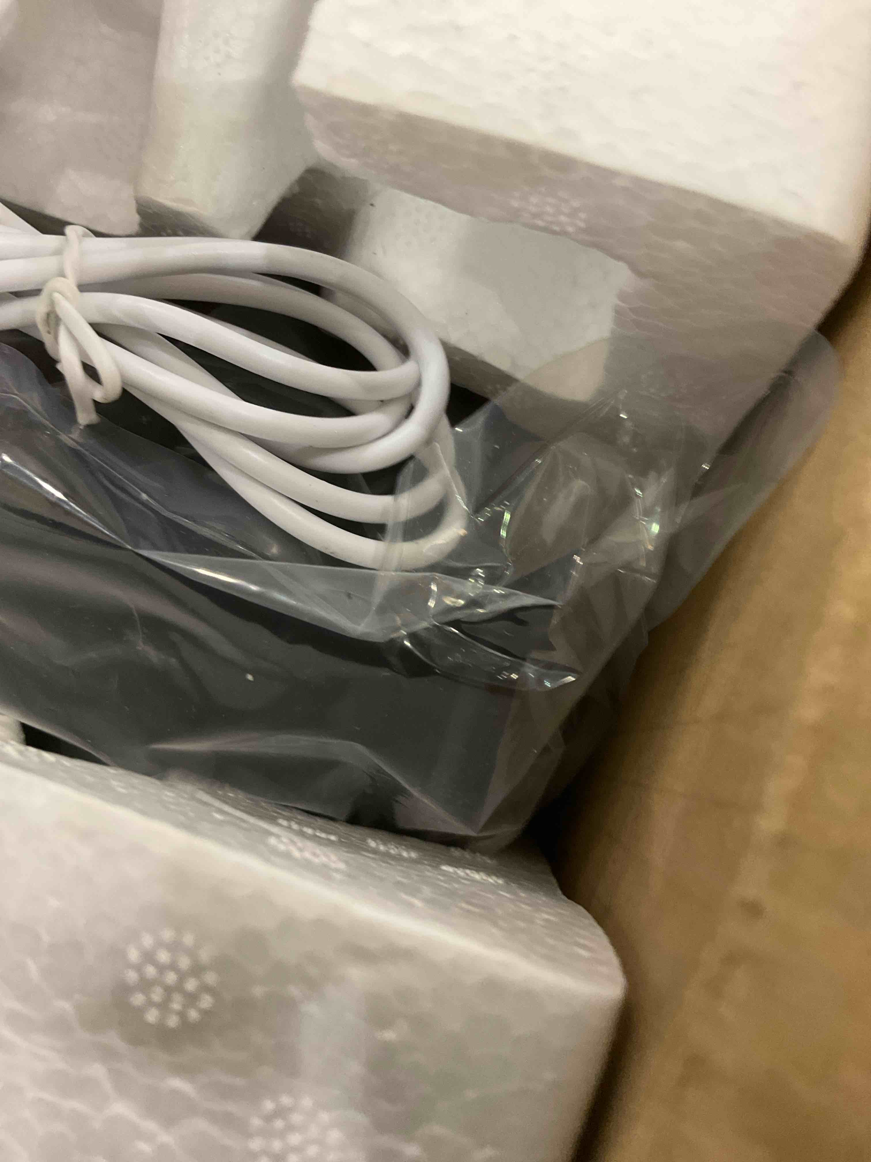 https://s3.amazonaws.com/lotting-images-prod/bidfta/EXS00997693_1704909105387.jpeg